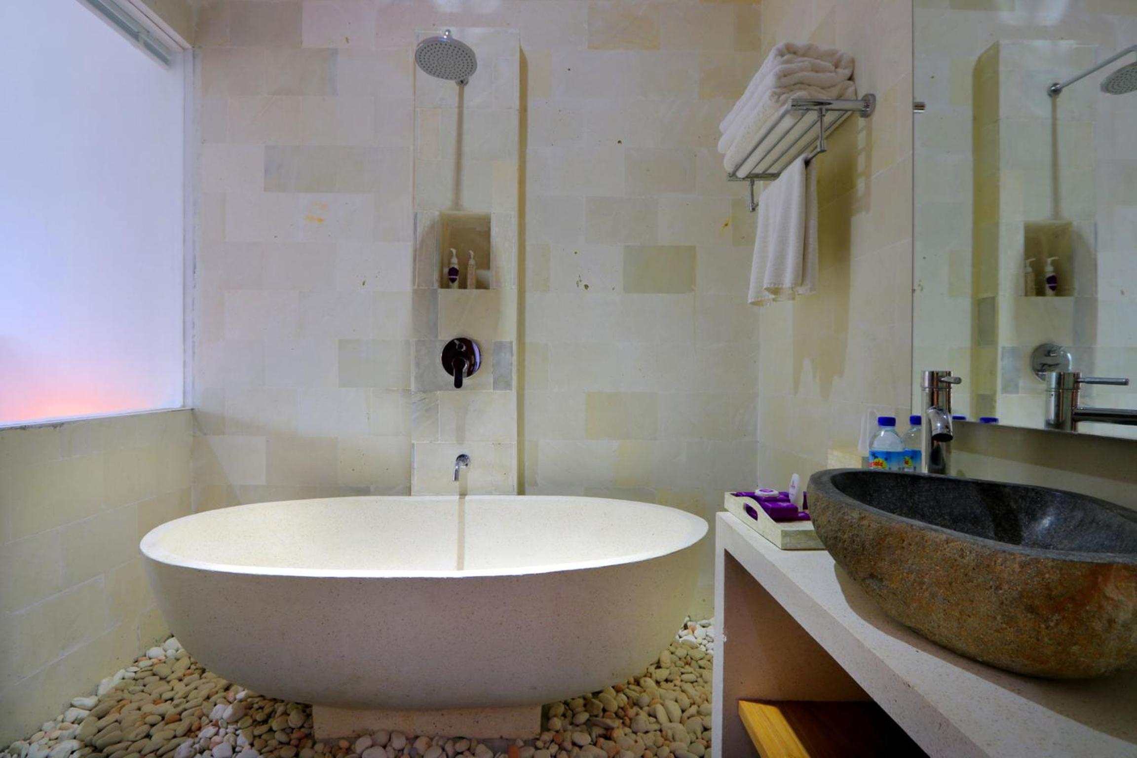 Junior Suite with Plunge Pool - Water Sport Activities Included - Photo 8