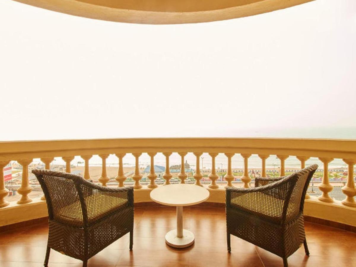 Deluxe Suite with Sea View photo 3