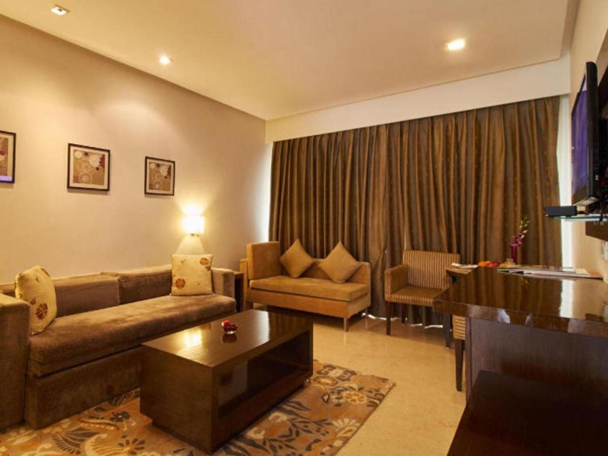 Deluxe Suite with Sea View photo 2