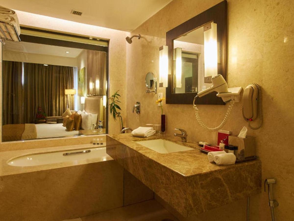 Deluxe Suite with Sea View