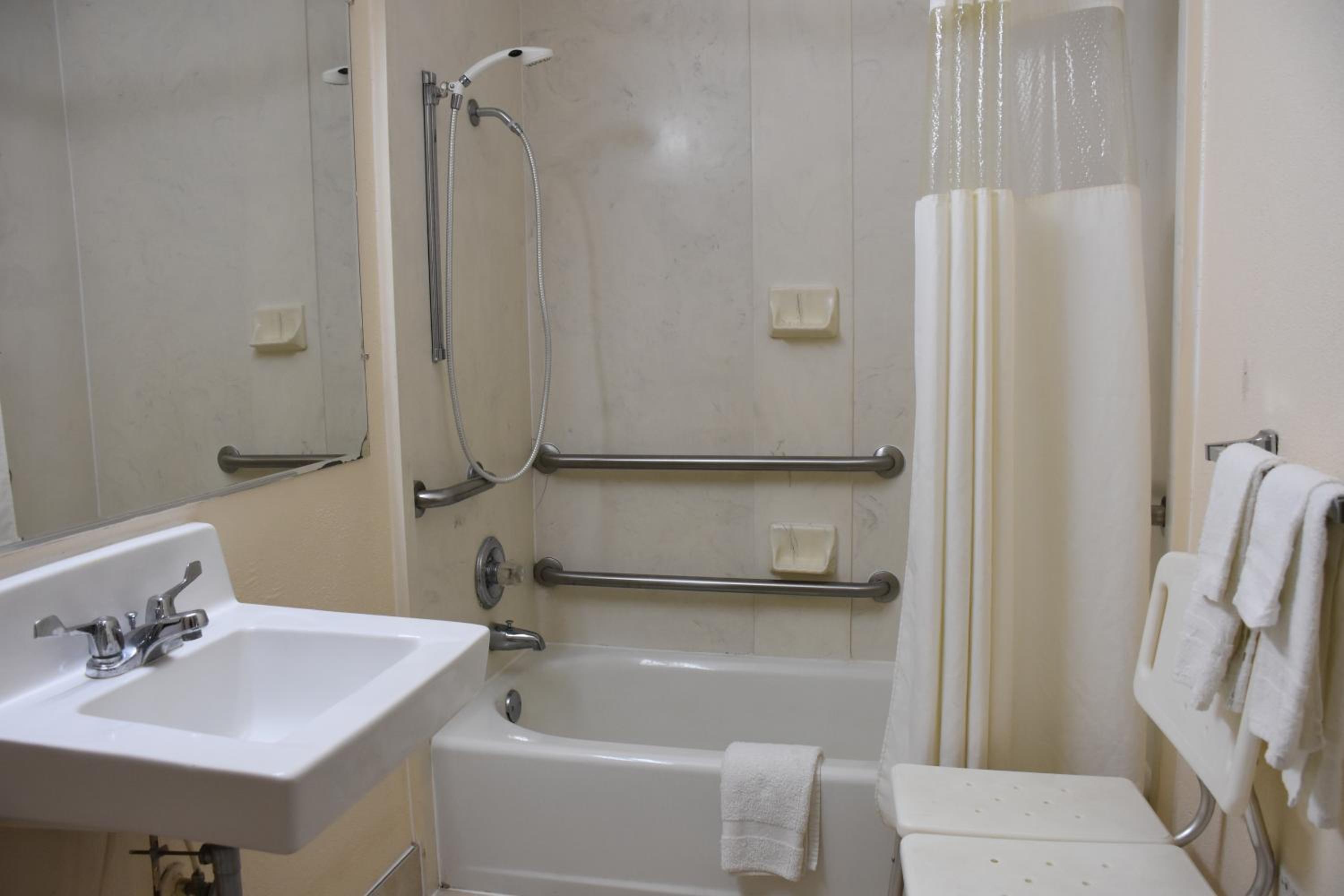 King Room - Mobility Access/Non-Smoking - Photo 10