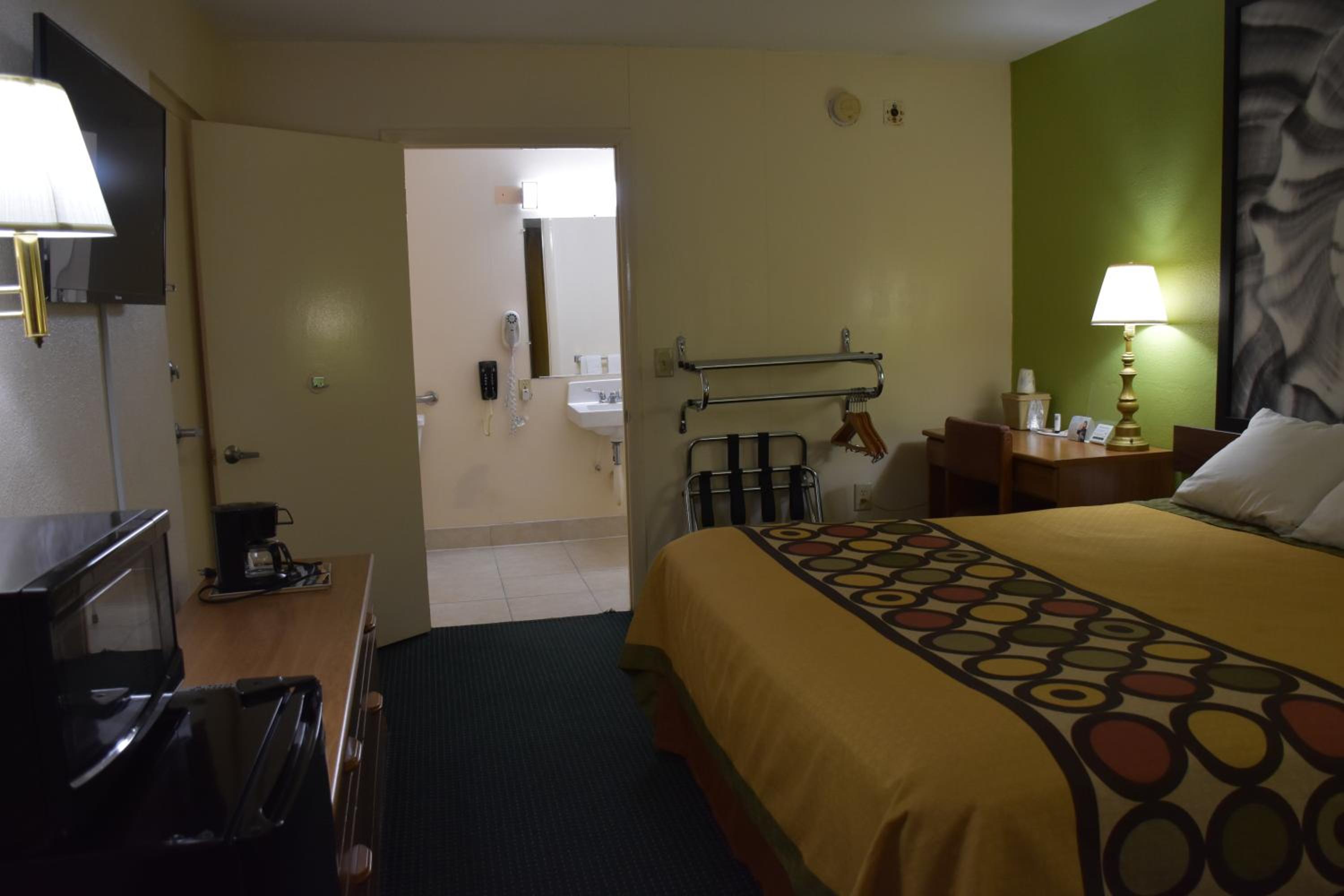 King Room - Mobility Access/Non-Smoking - Photo 8