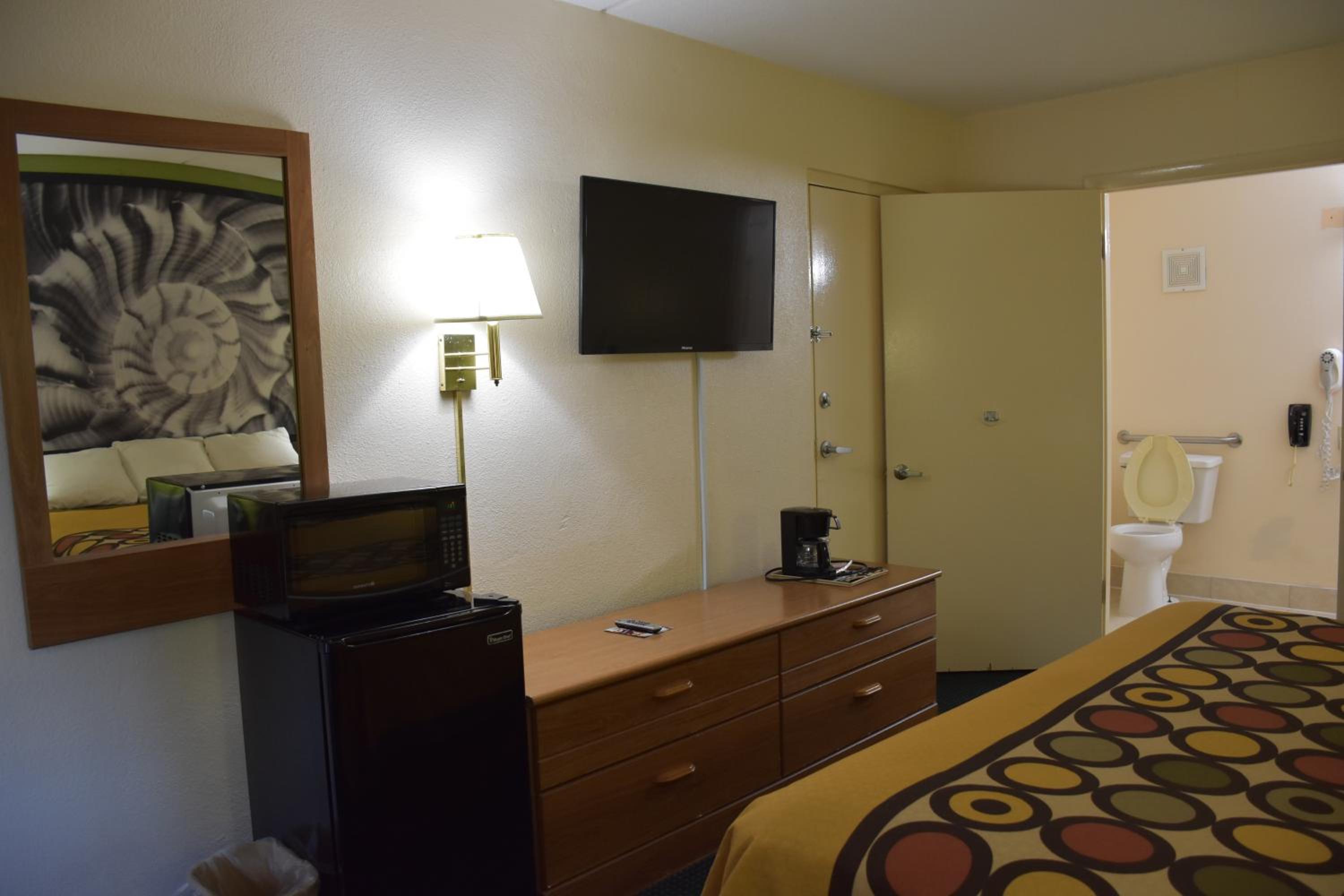 King Room - Mobility Access/Non-Smoking - Photo 7