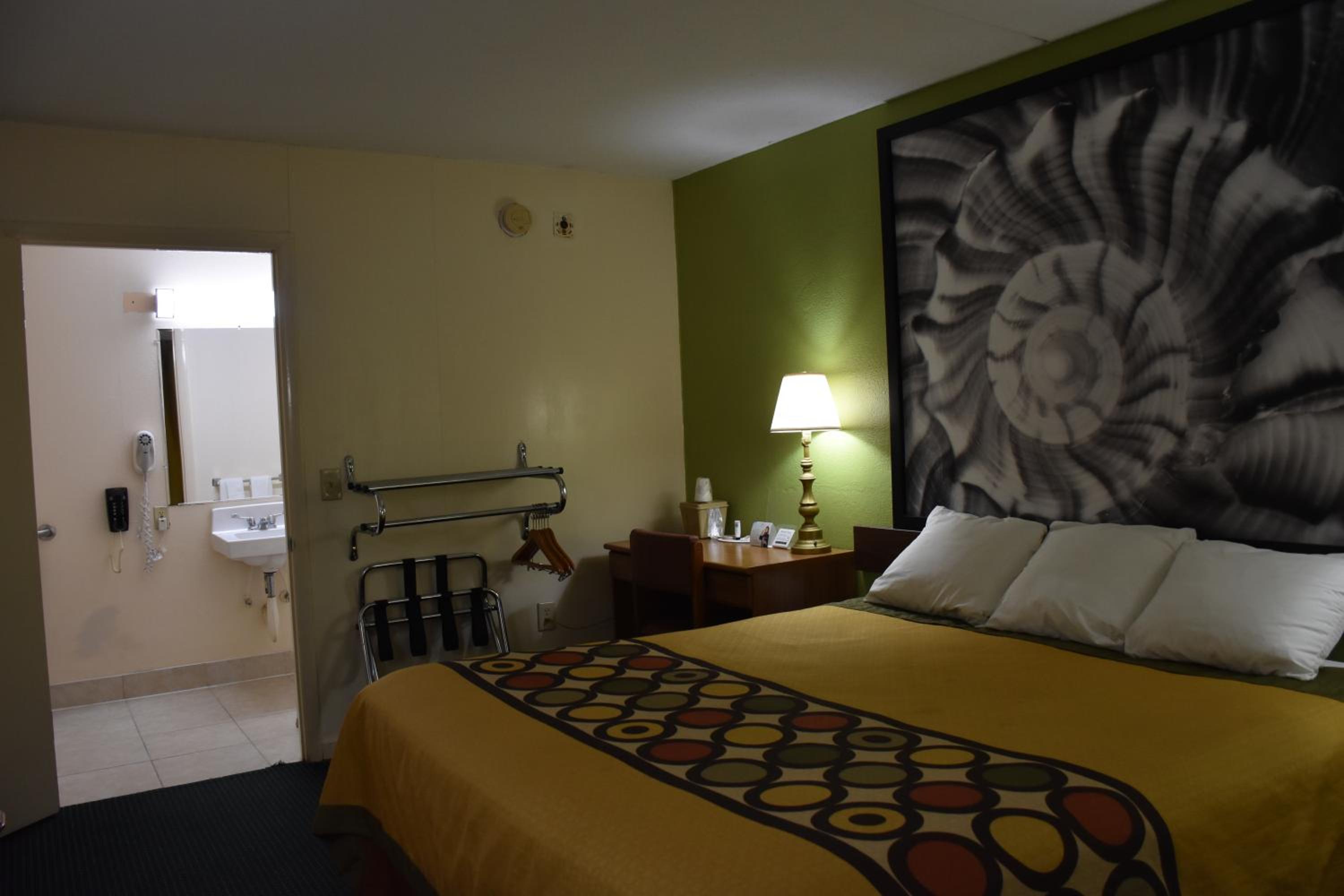 King Room - Mobility Access/Non-Smoking - Photo 4