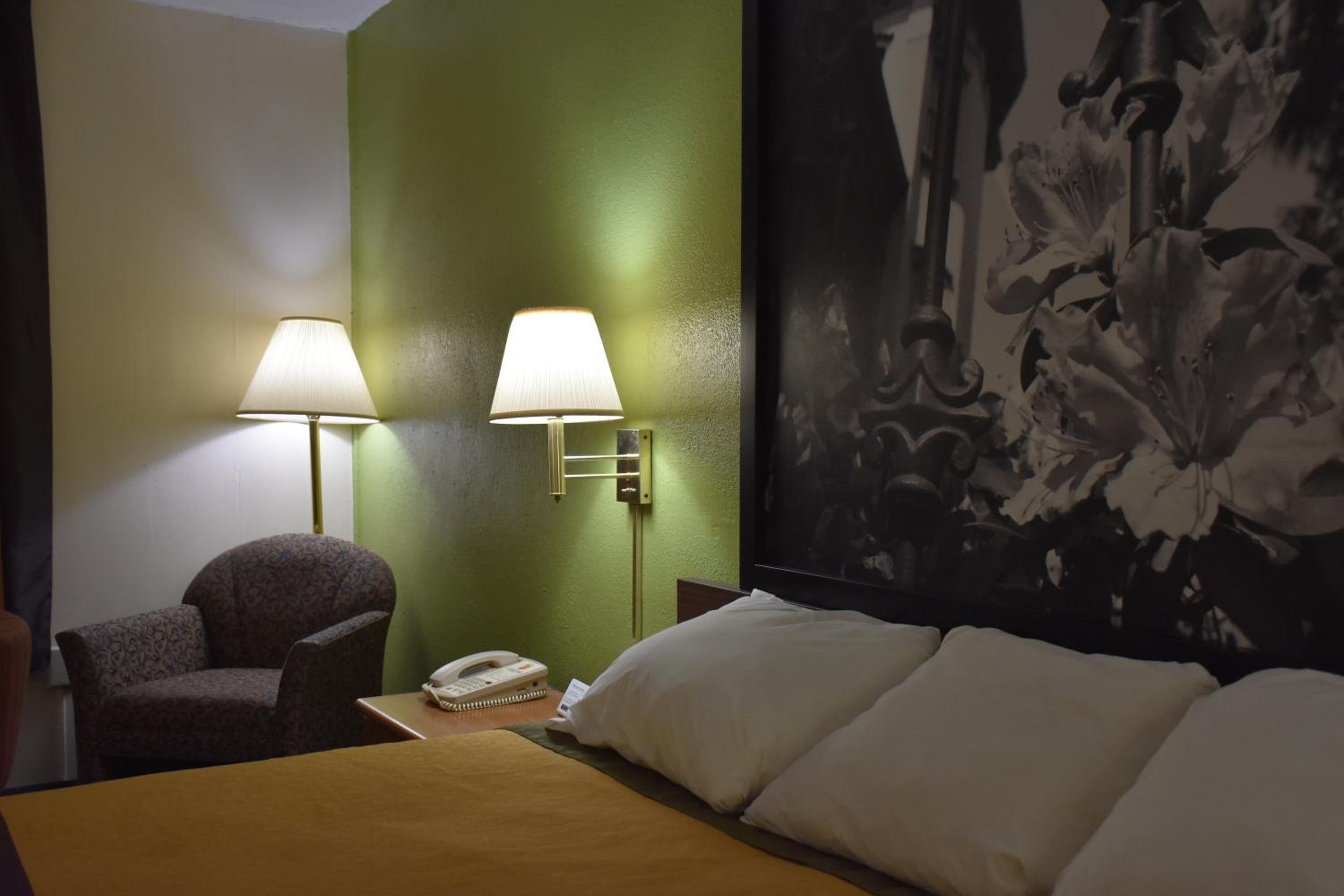 King Room - Non-Smoking - Photo 12