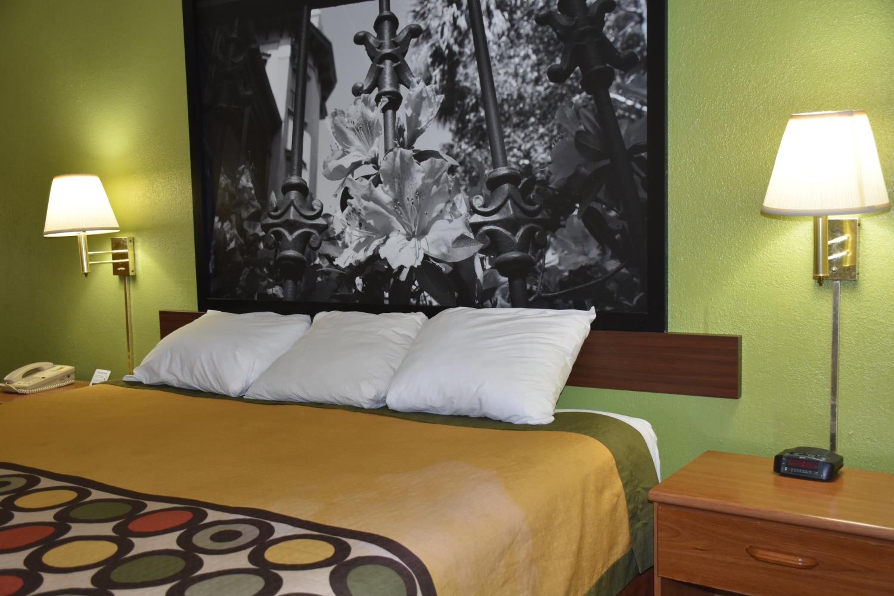 King Room - Non-Smoking - Photo 14