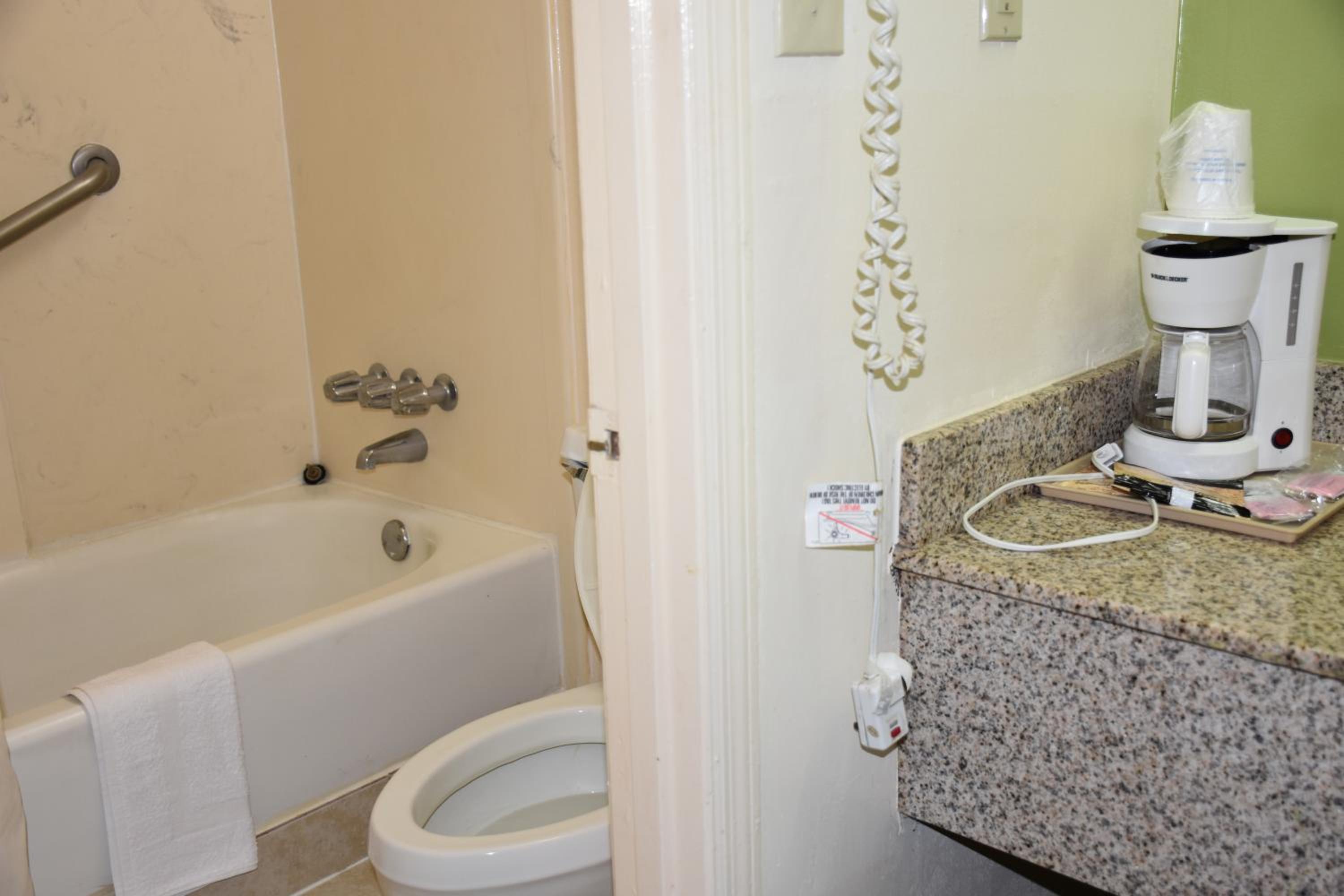 King Room - Non-Smoking - Photo 8