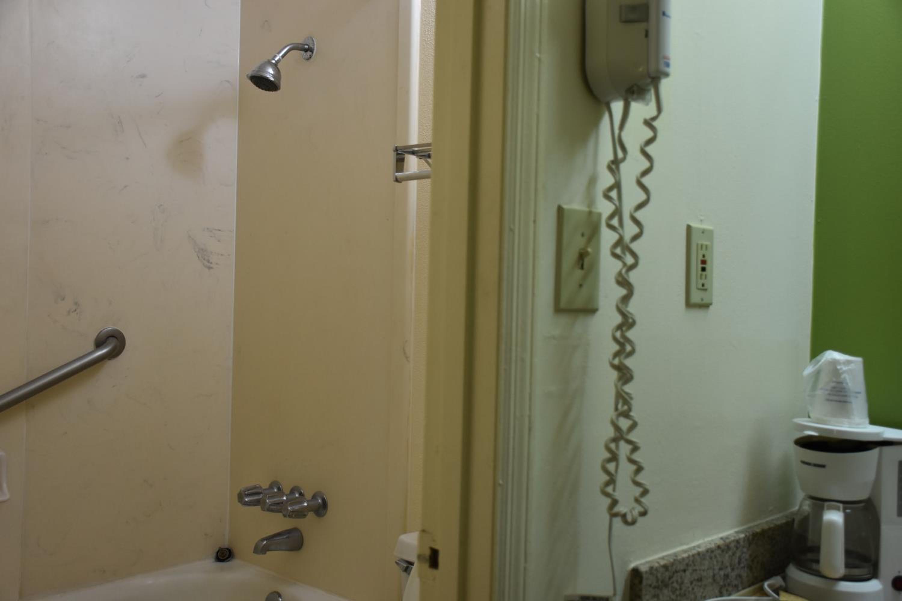 King Room - Non-Smoking - Photo 15