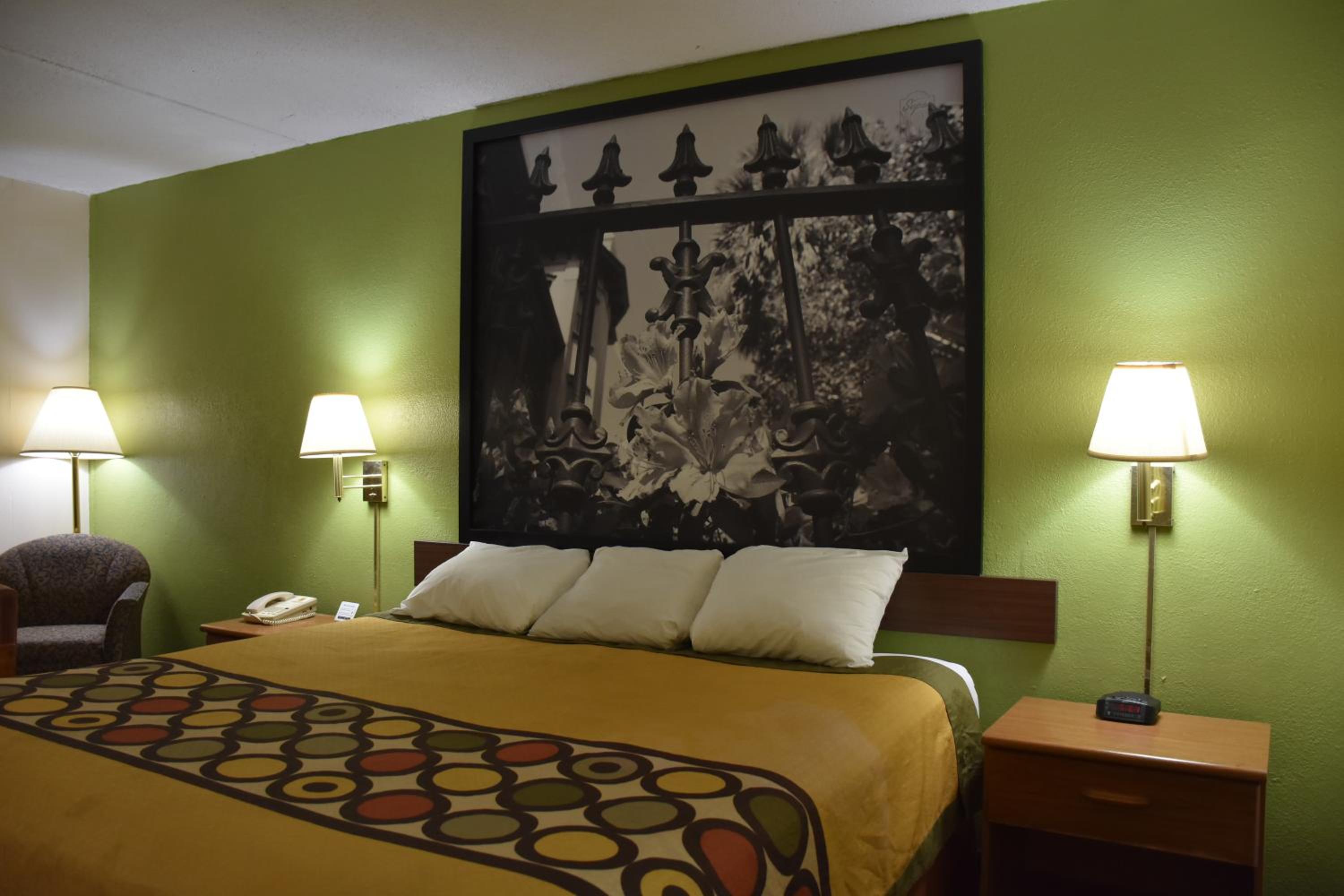 King Room - Non-Smoking - Photo 7