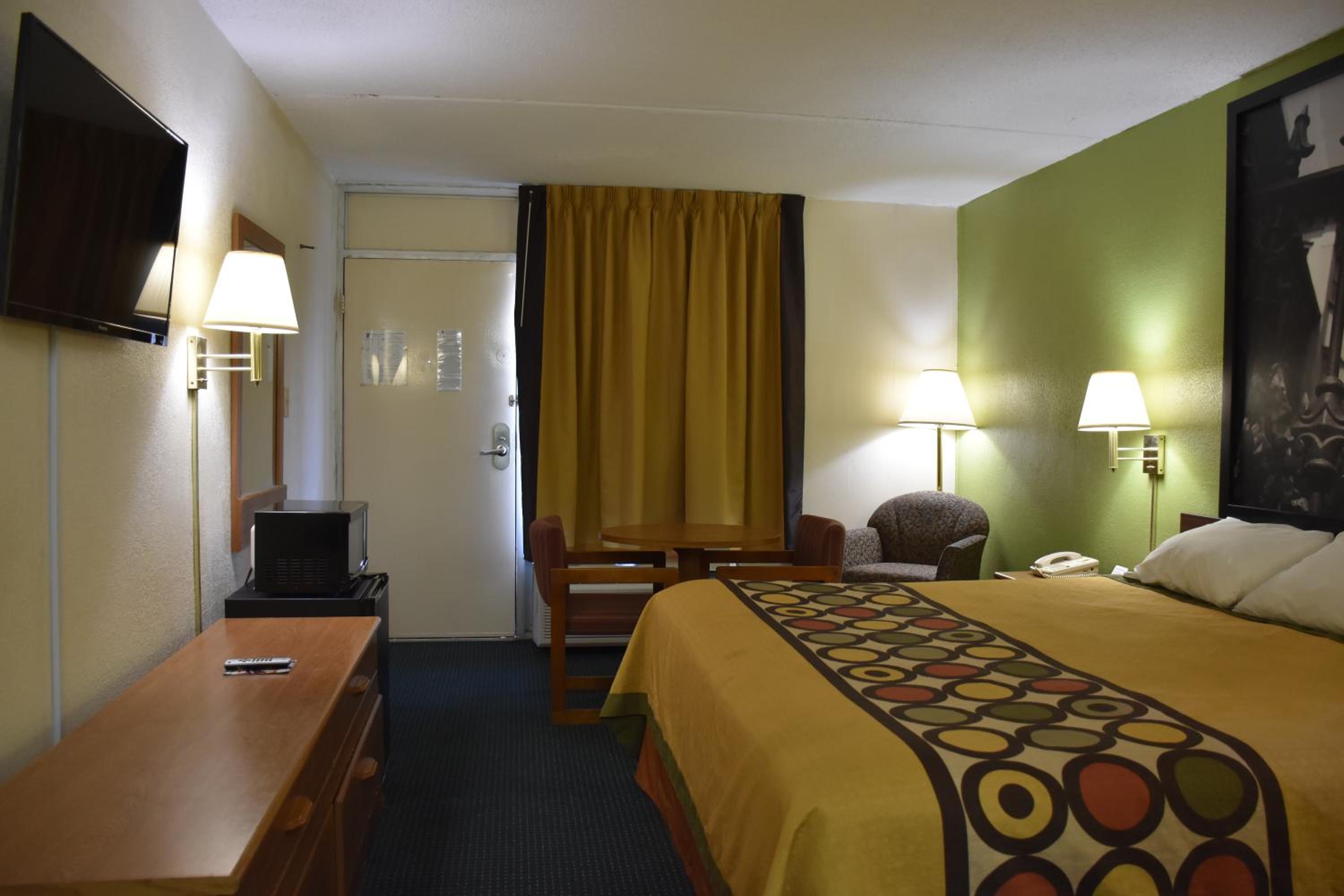 King Room - Non-Smoking - Photo 10