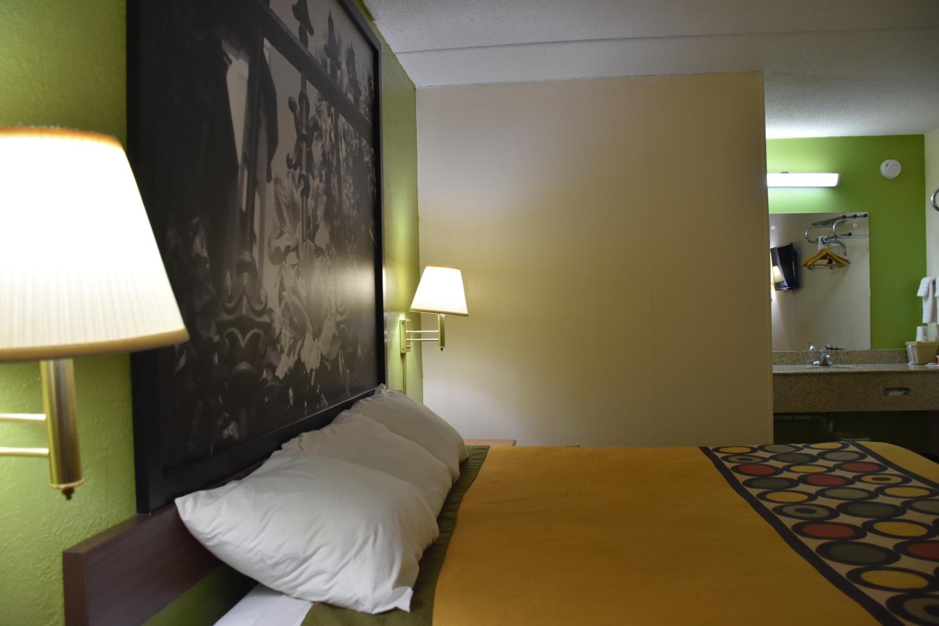 King Room - Non-Smoking - Photo 18