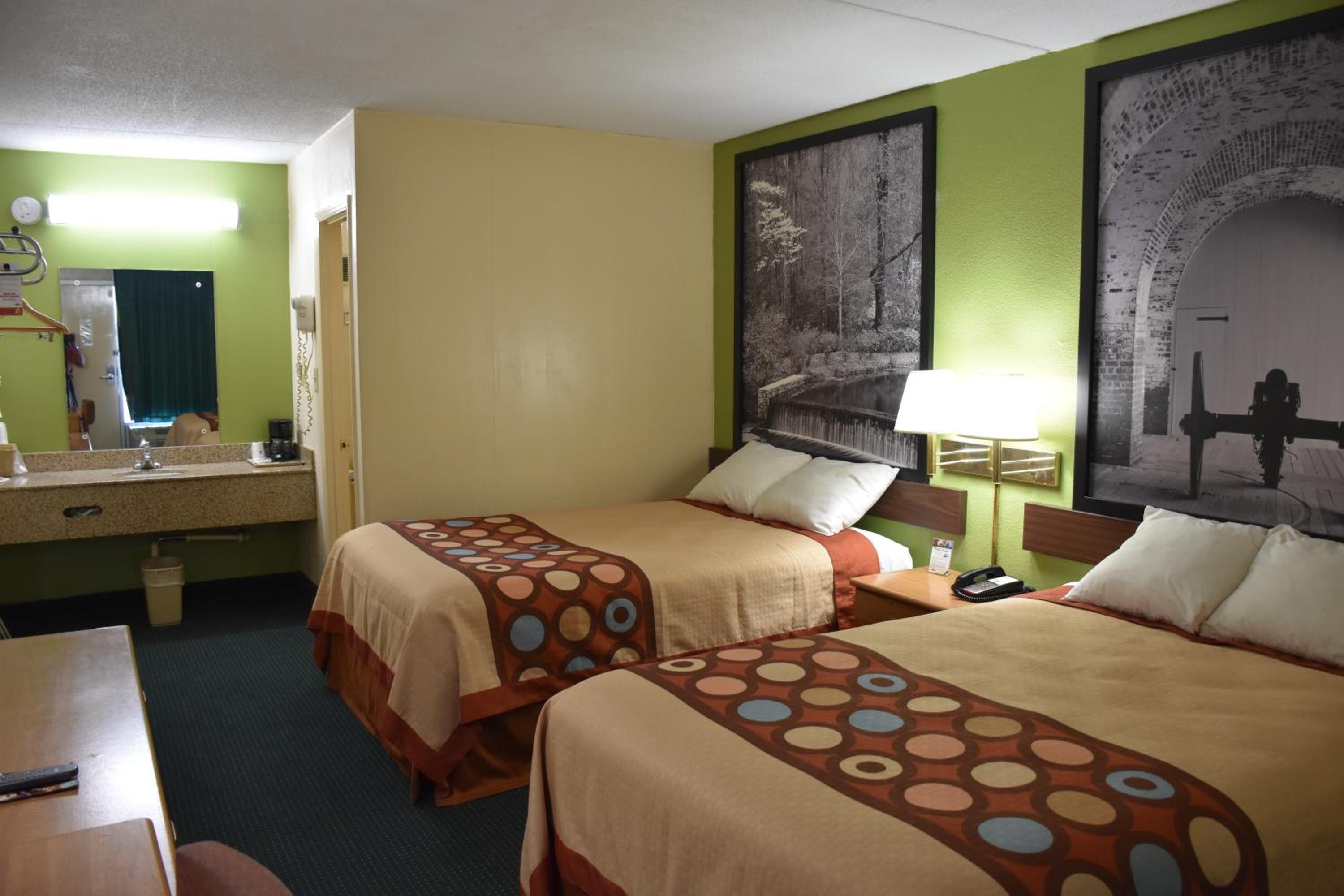 Double Room with Two Double Beds - Smoking - Photo 6