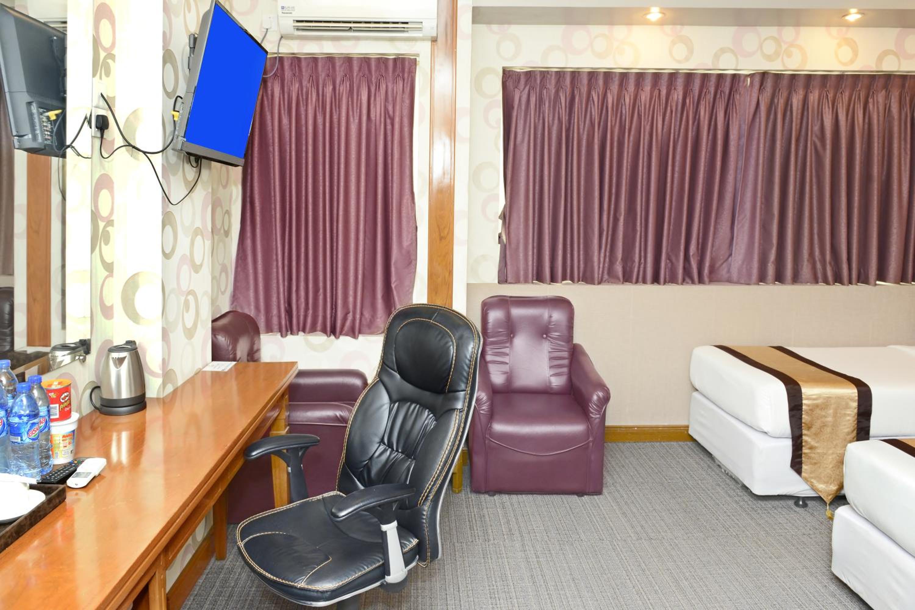 Superior Double or Twin Room with City View - Photo 5