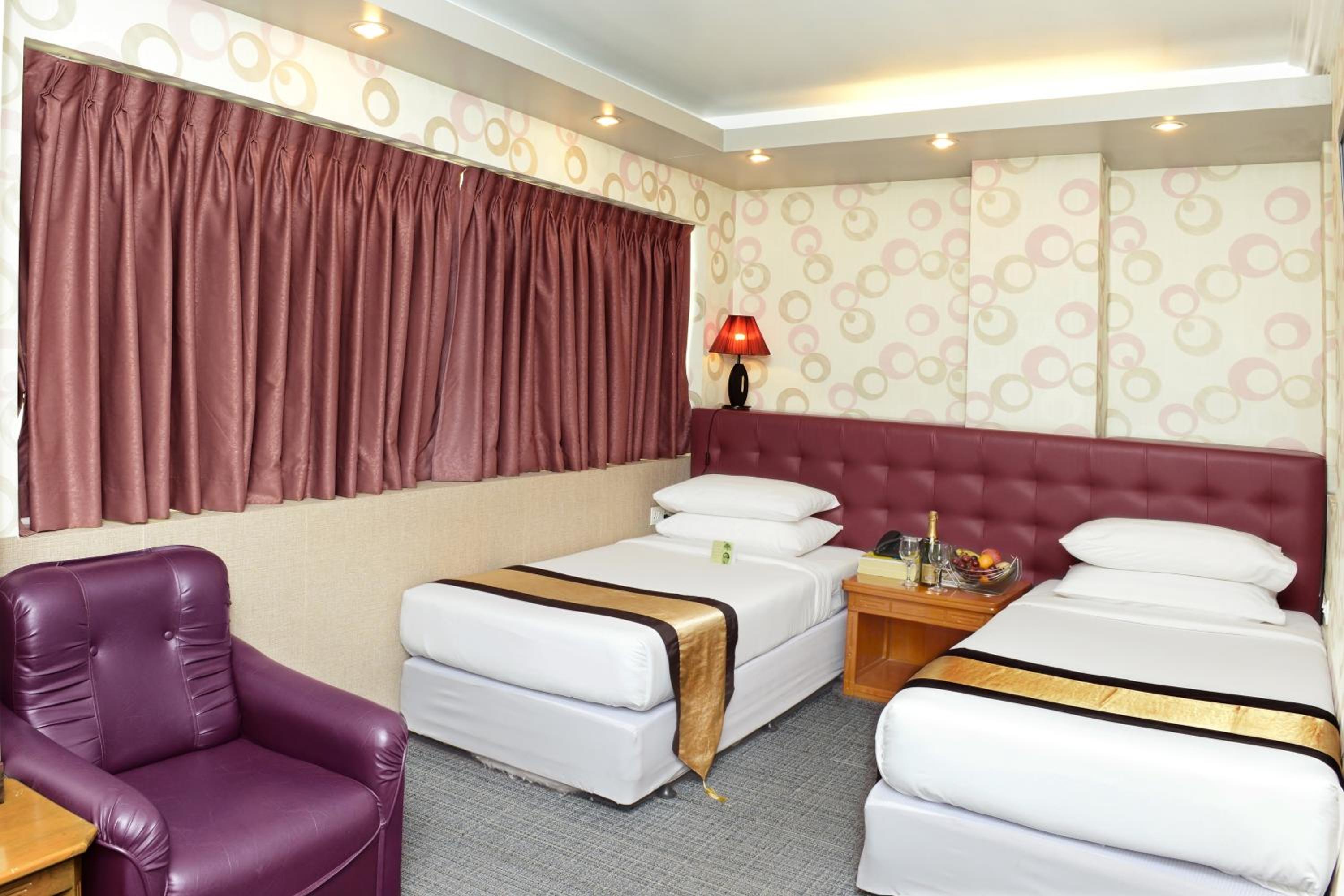 Superior Double or Twin Room with City View - Photo 4