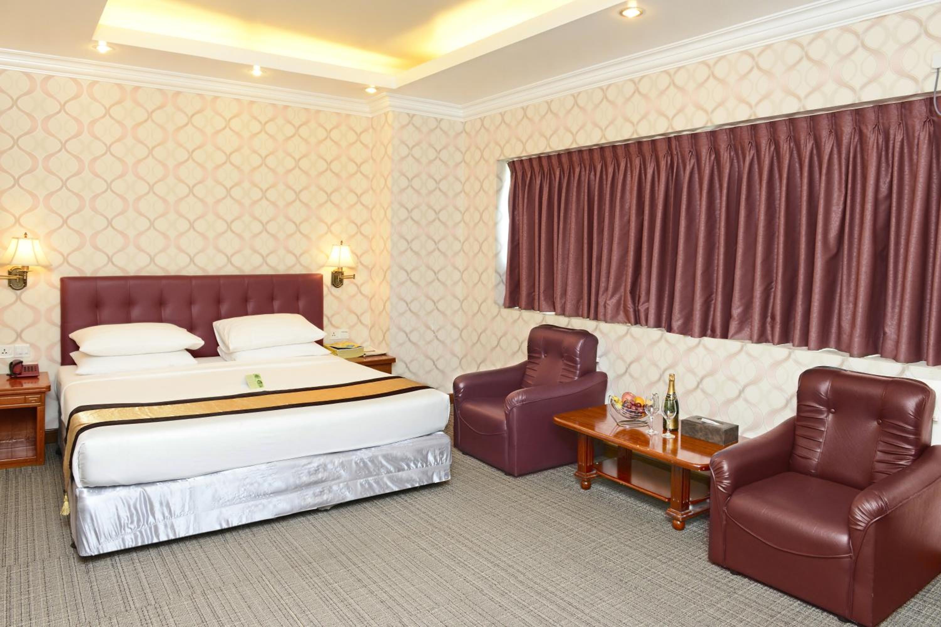 Deluxe Double or Twin Room with Pagoda View - Photo 4