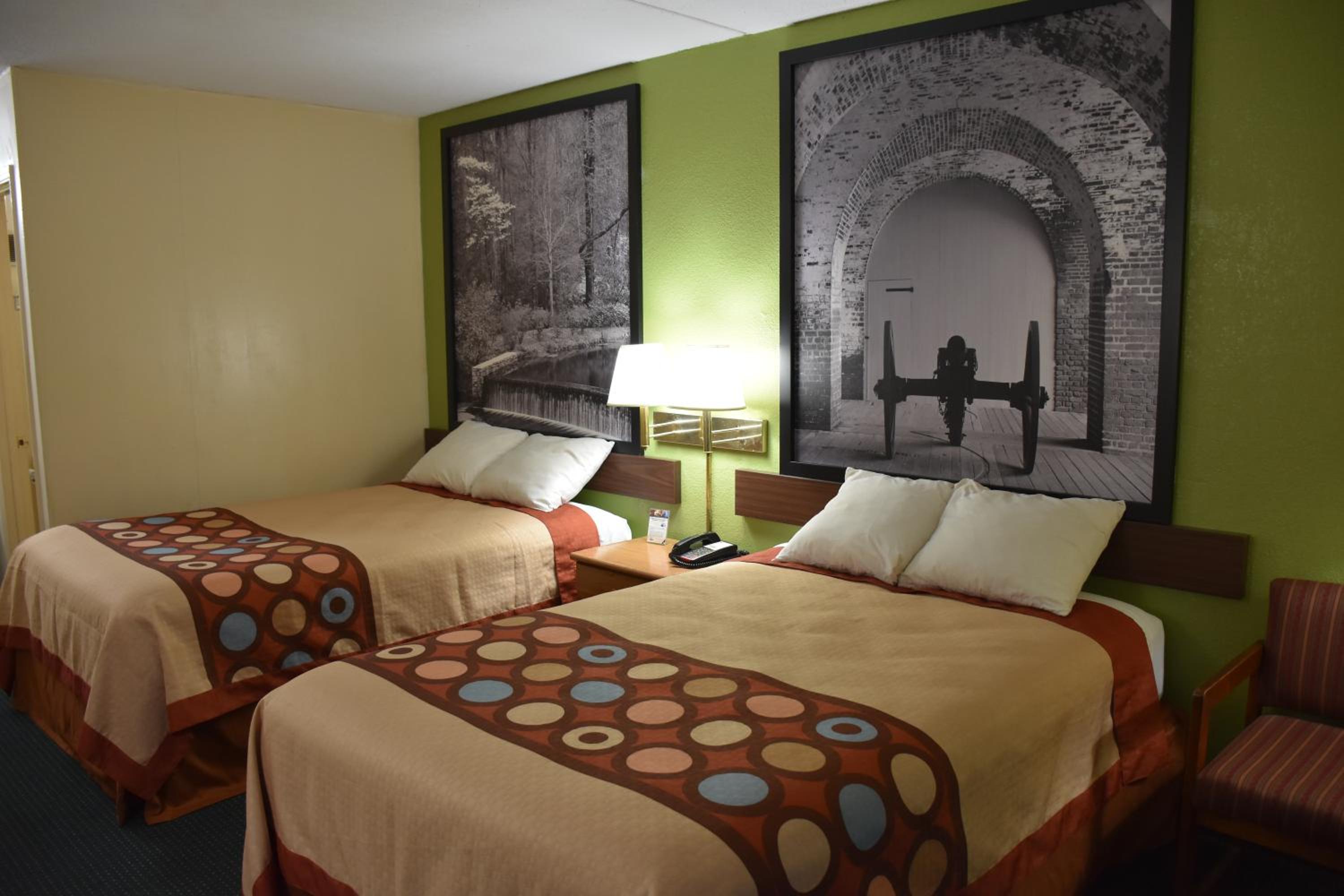 Double Room with Two Double Beds - Smoking - Photo 1