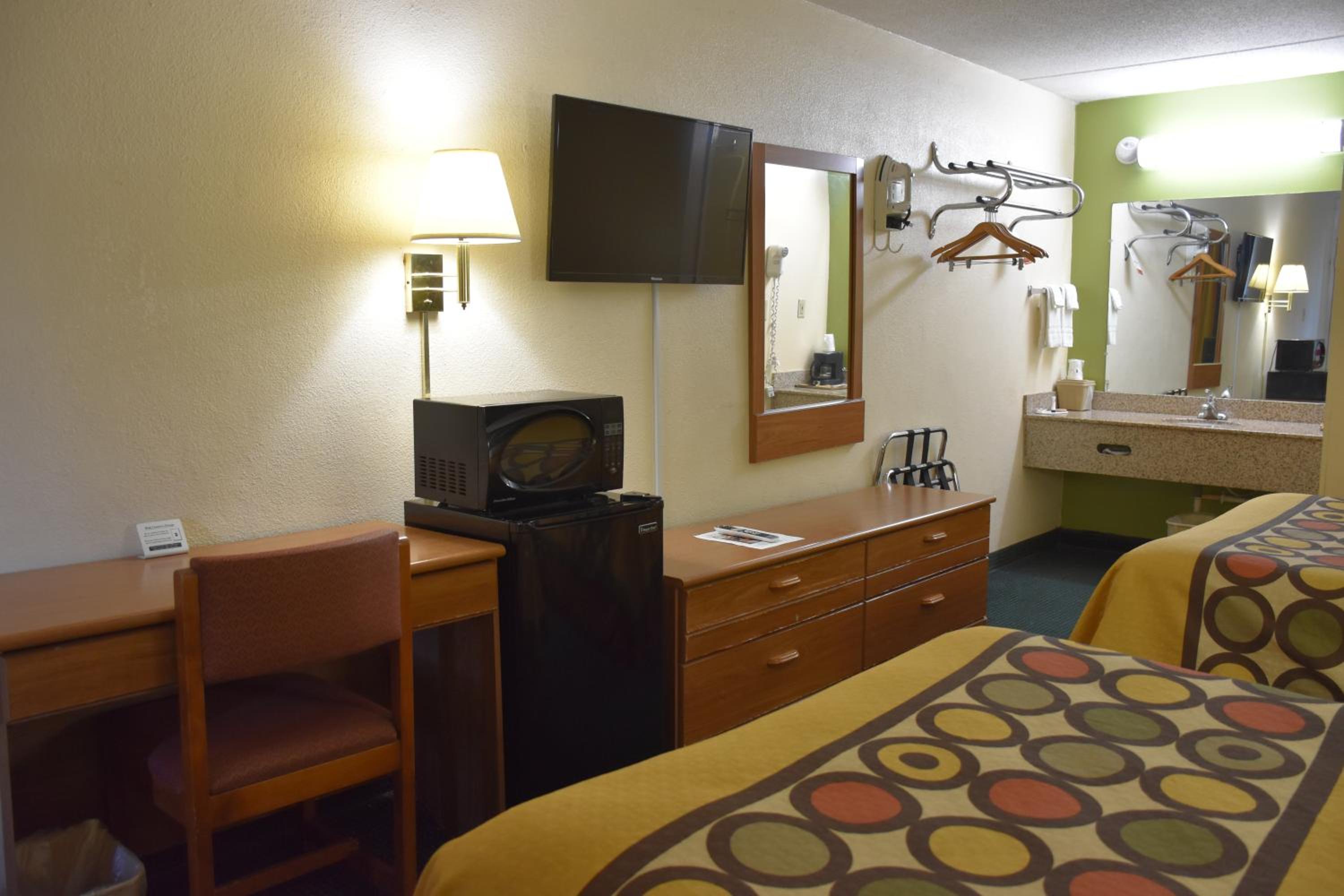 Double Room with Two Double Beds - Non-Smoking - Photo 1