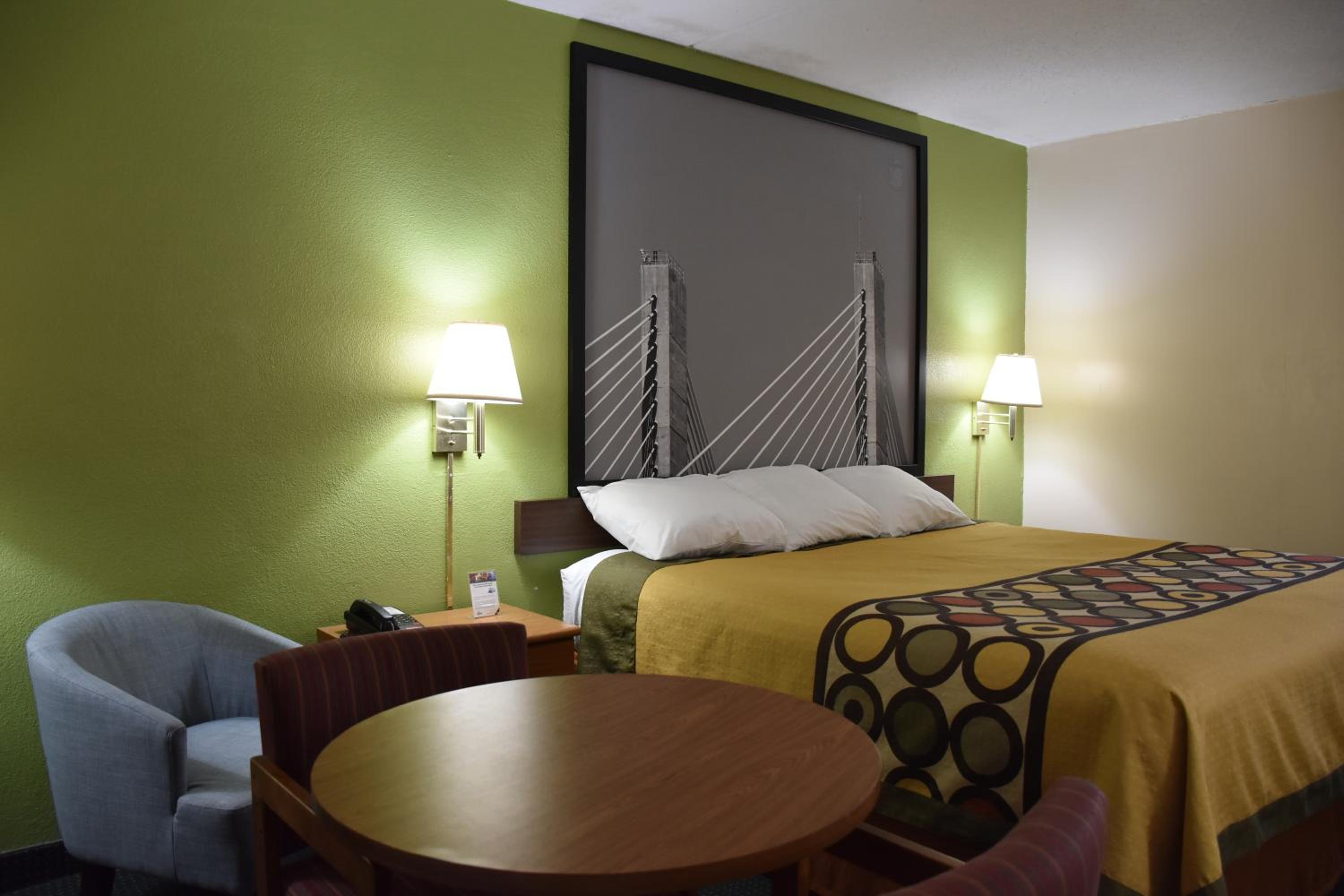 King Room - Non-Smoking - Photo 6