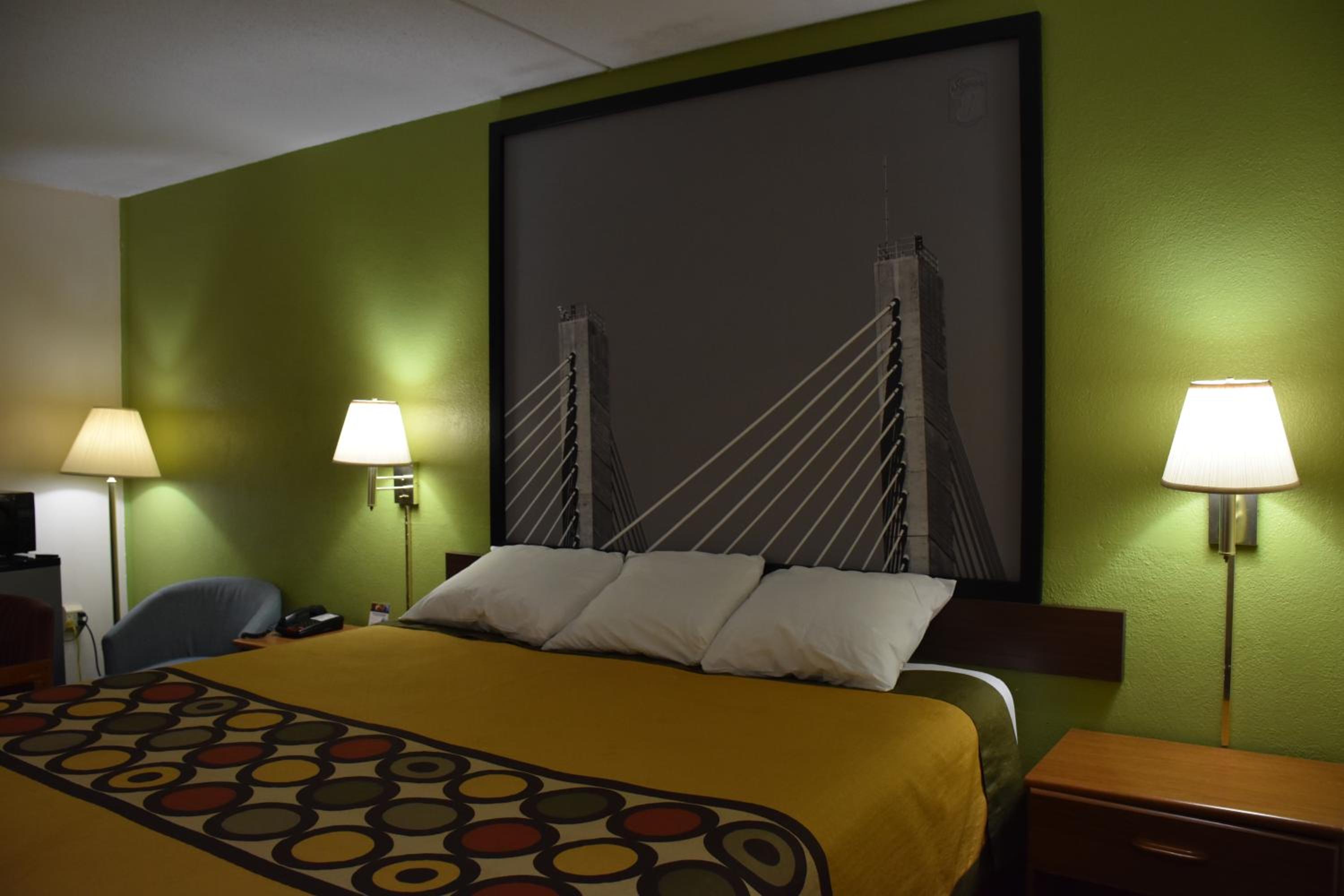 King Room - Non-Smoking - Photo 3