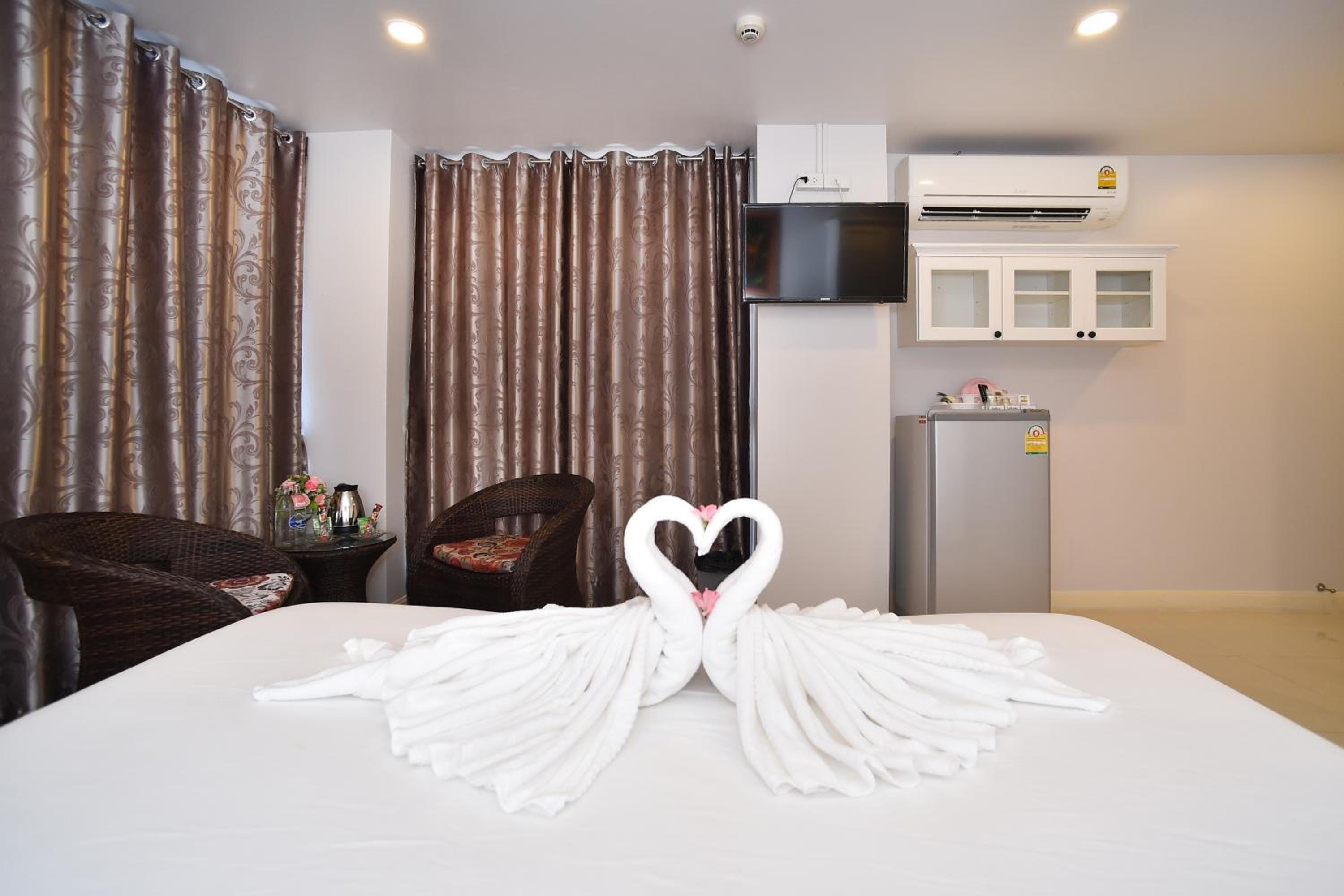 Deluxe King Room photo 1