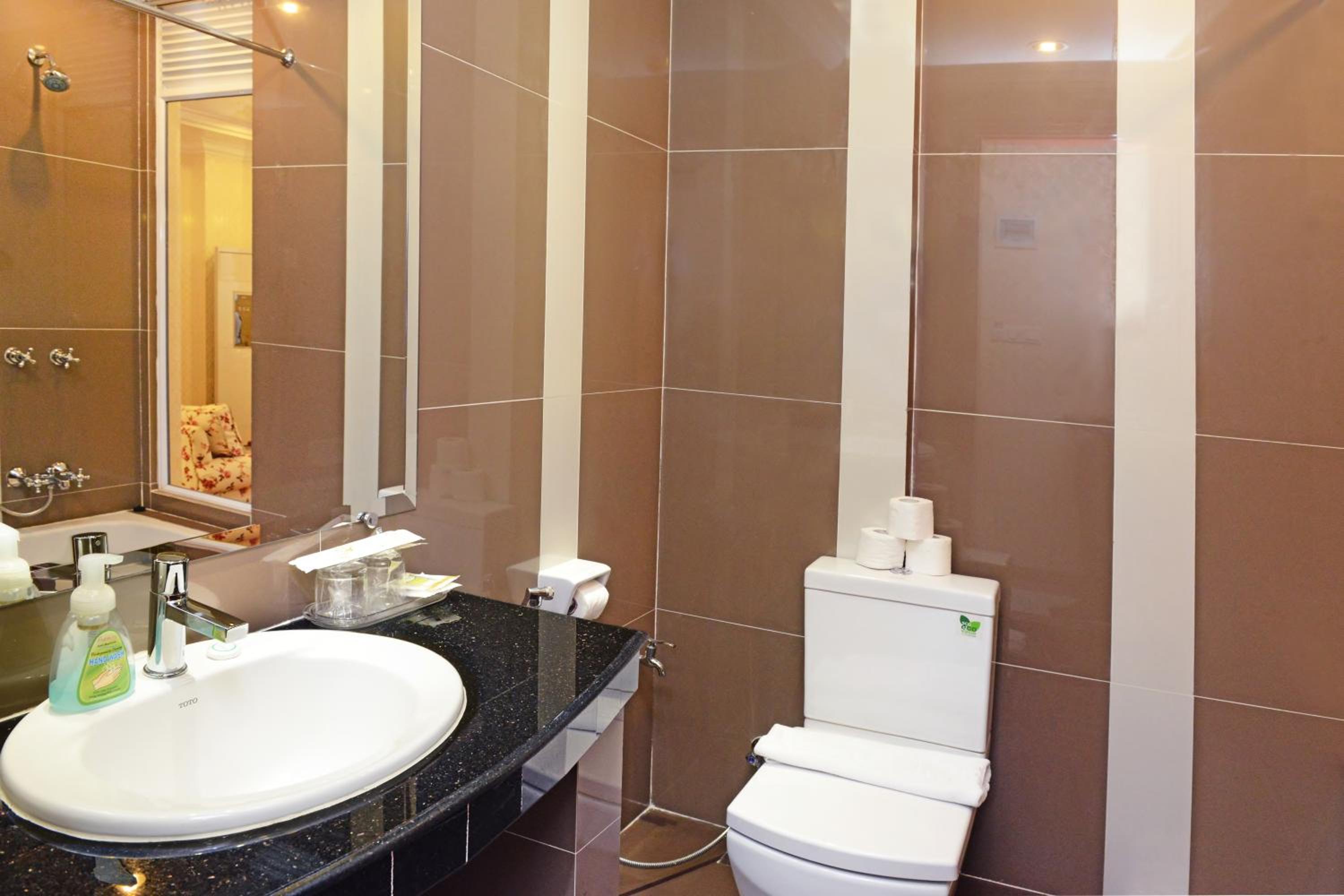 Executive Suite - Photo 20