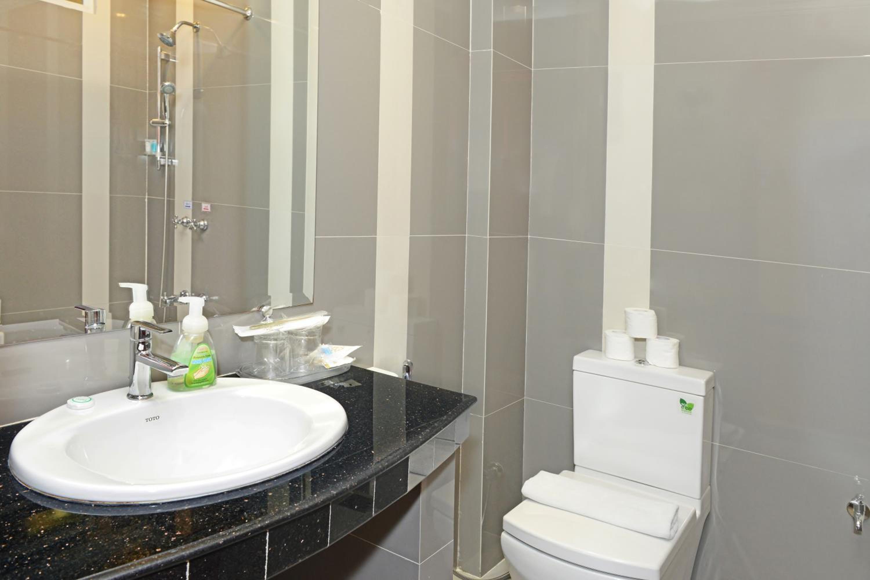 Executive Suite - Photo 5