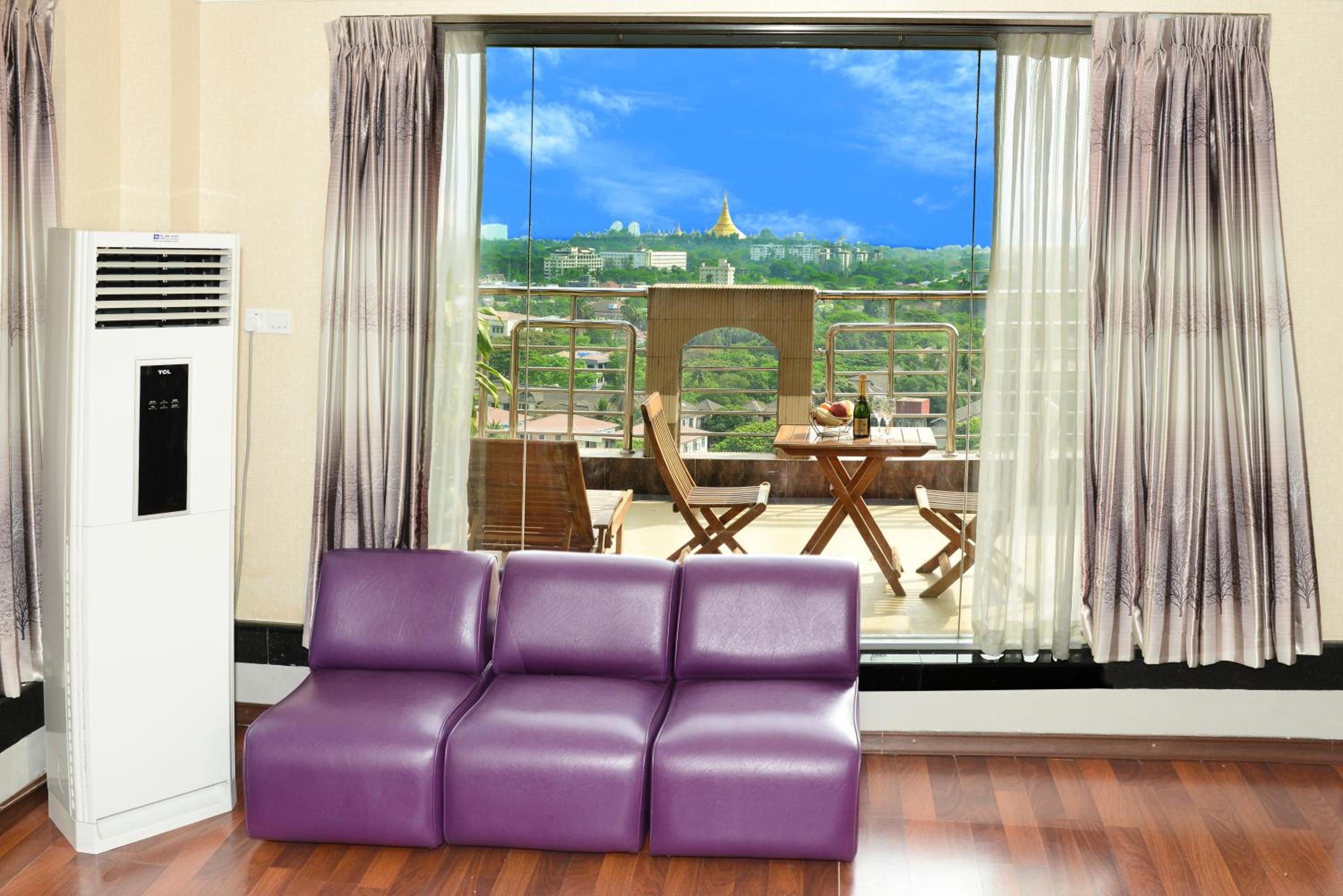 Executive Suite - Photo 3