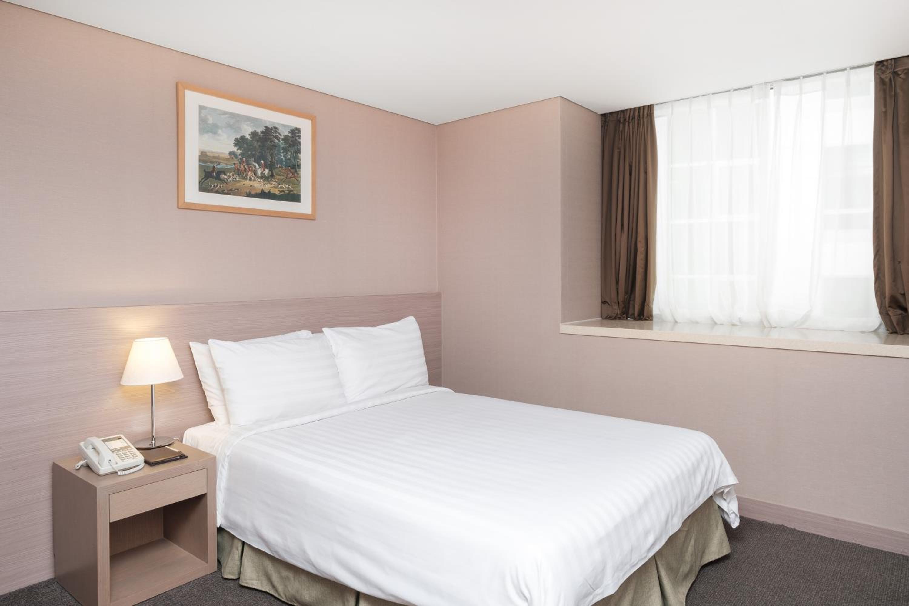 Standard Double Room (Small Window)