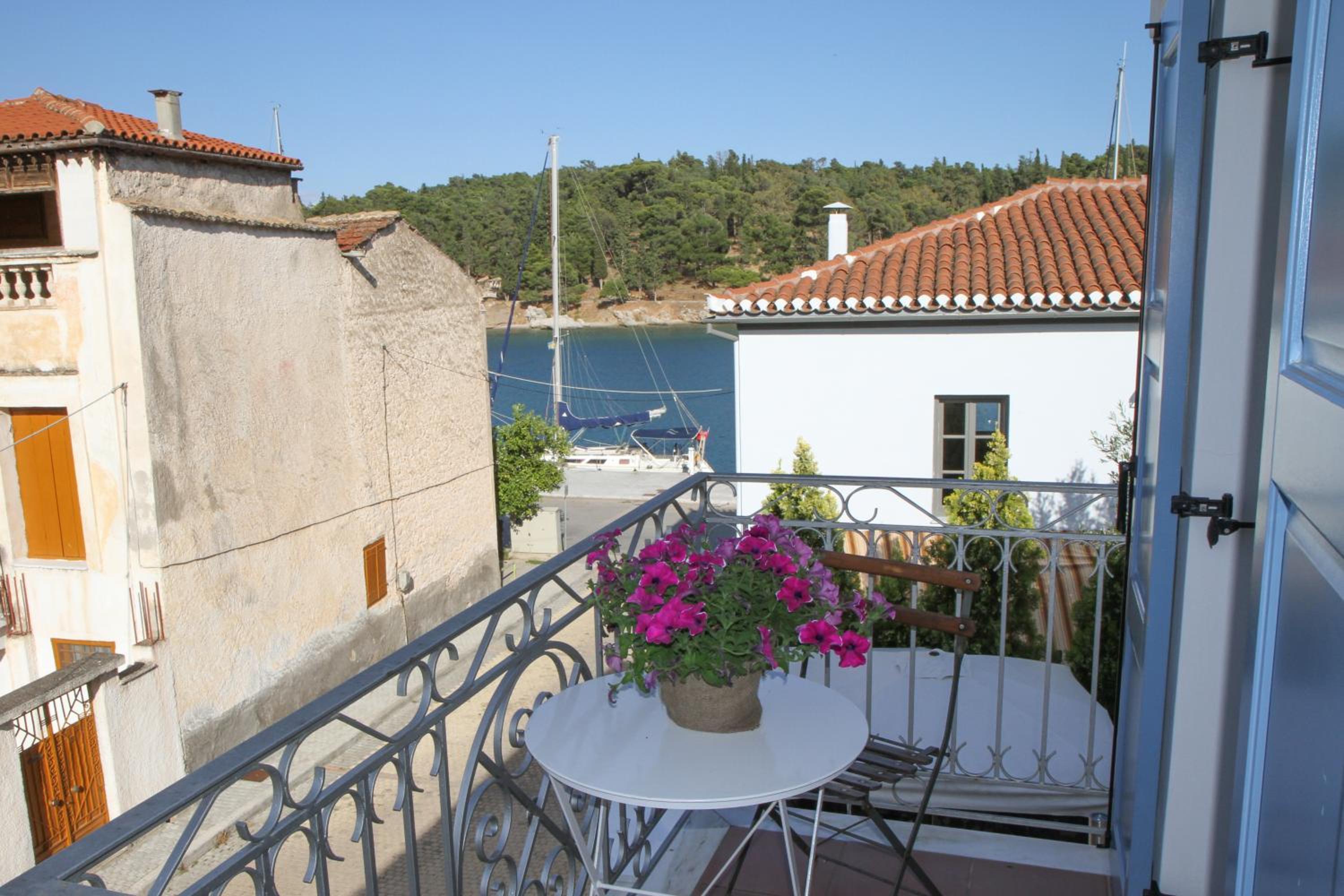 Double or Twin Room with Partial Sea View photo 2