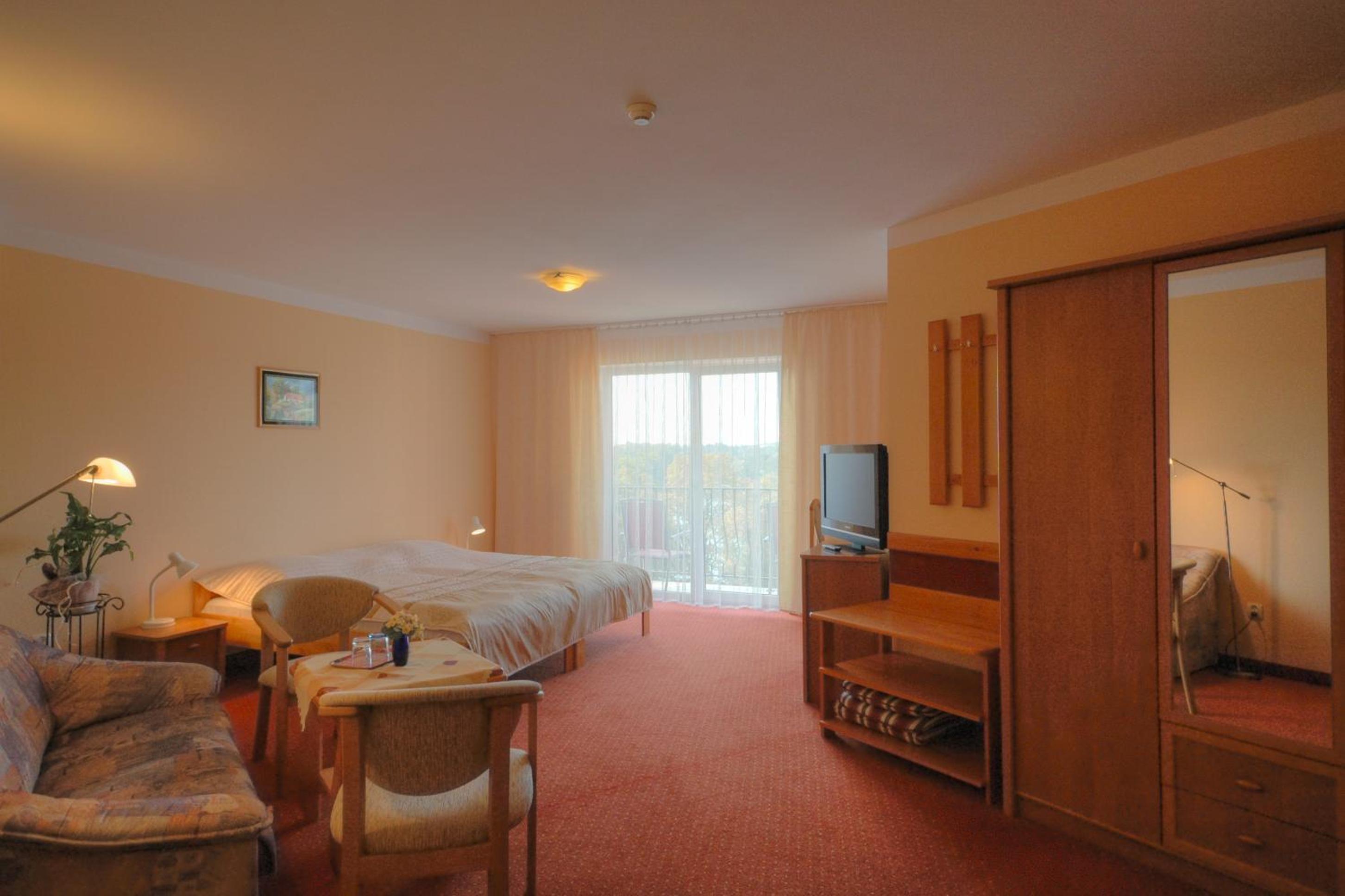 Double Room with Lake View - Photo 2