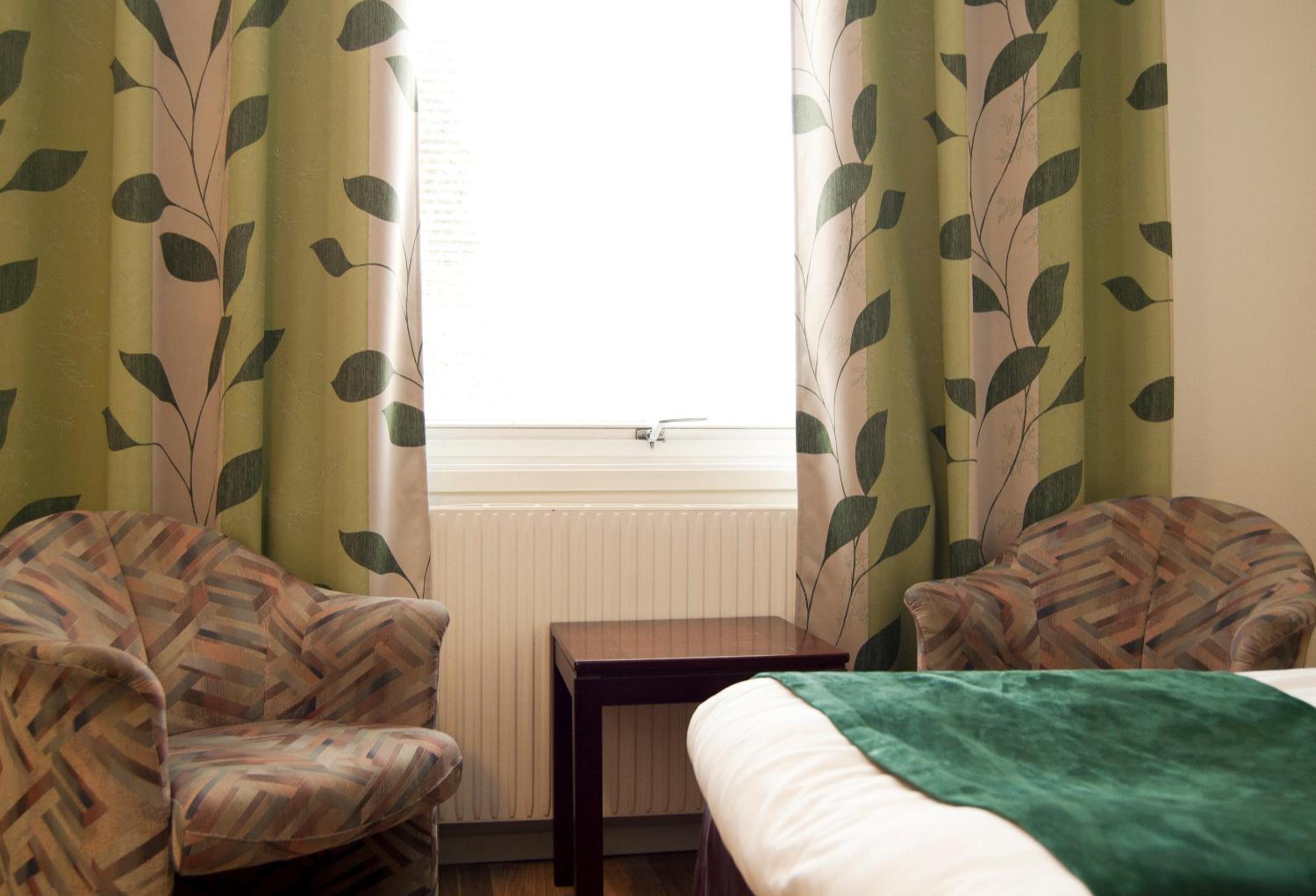 Economy Twin Room photo 3