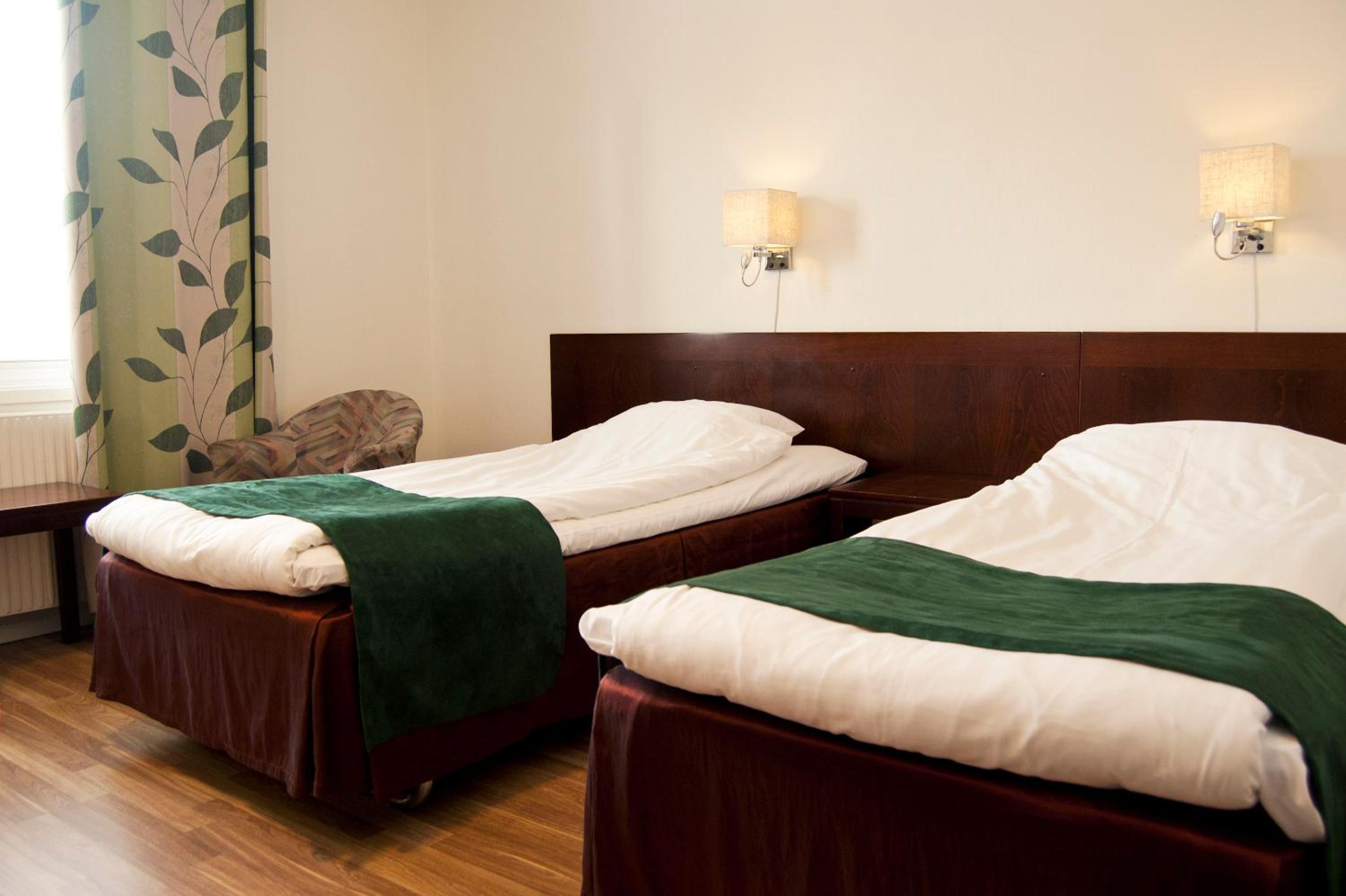 Economy Twin Room photo 2