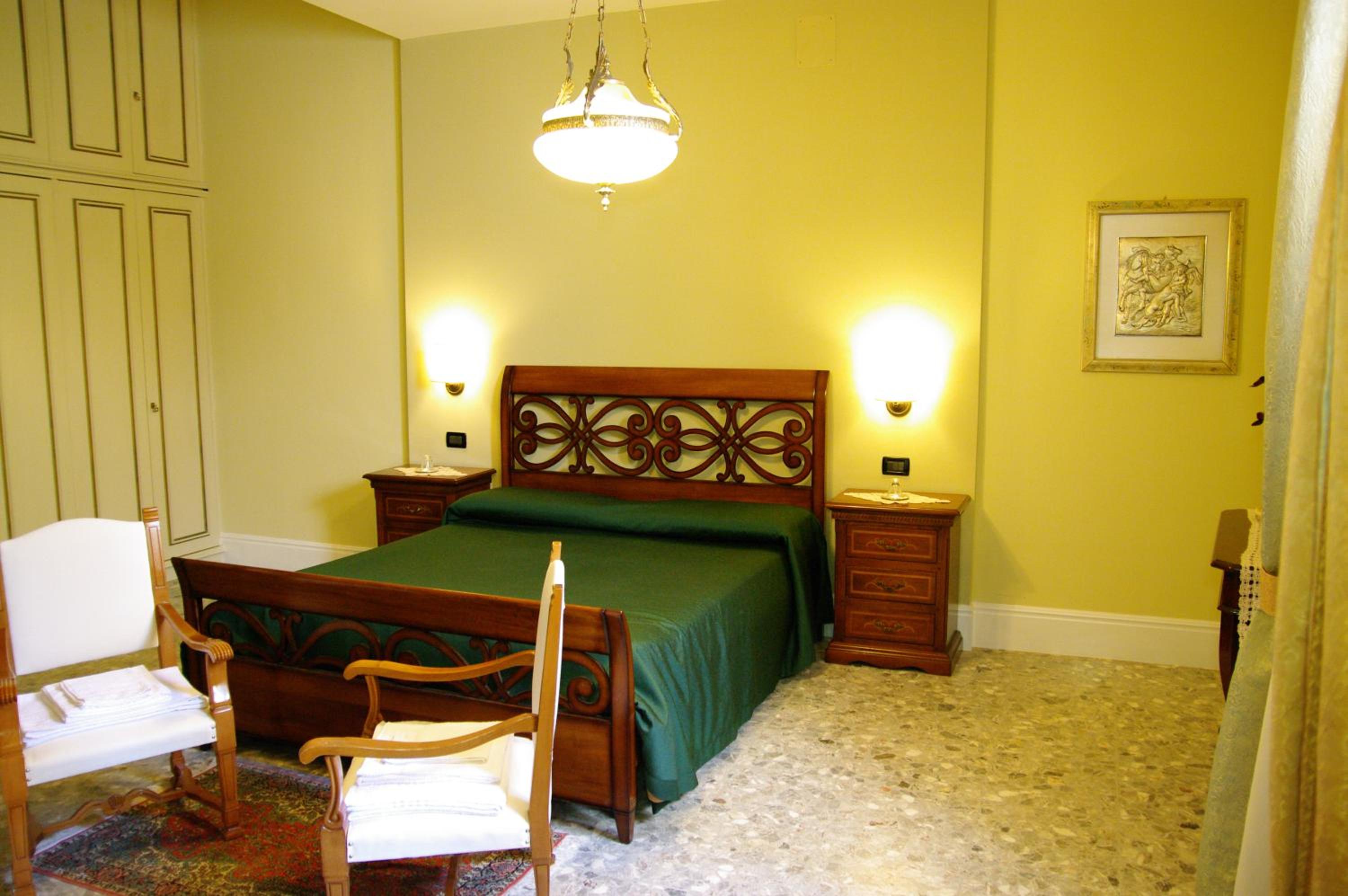 Quadruple Room with Private Bathroom photo 2