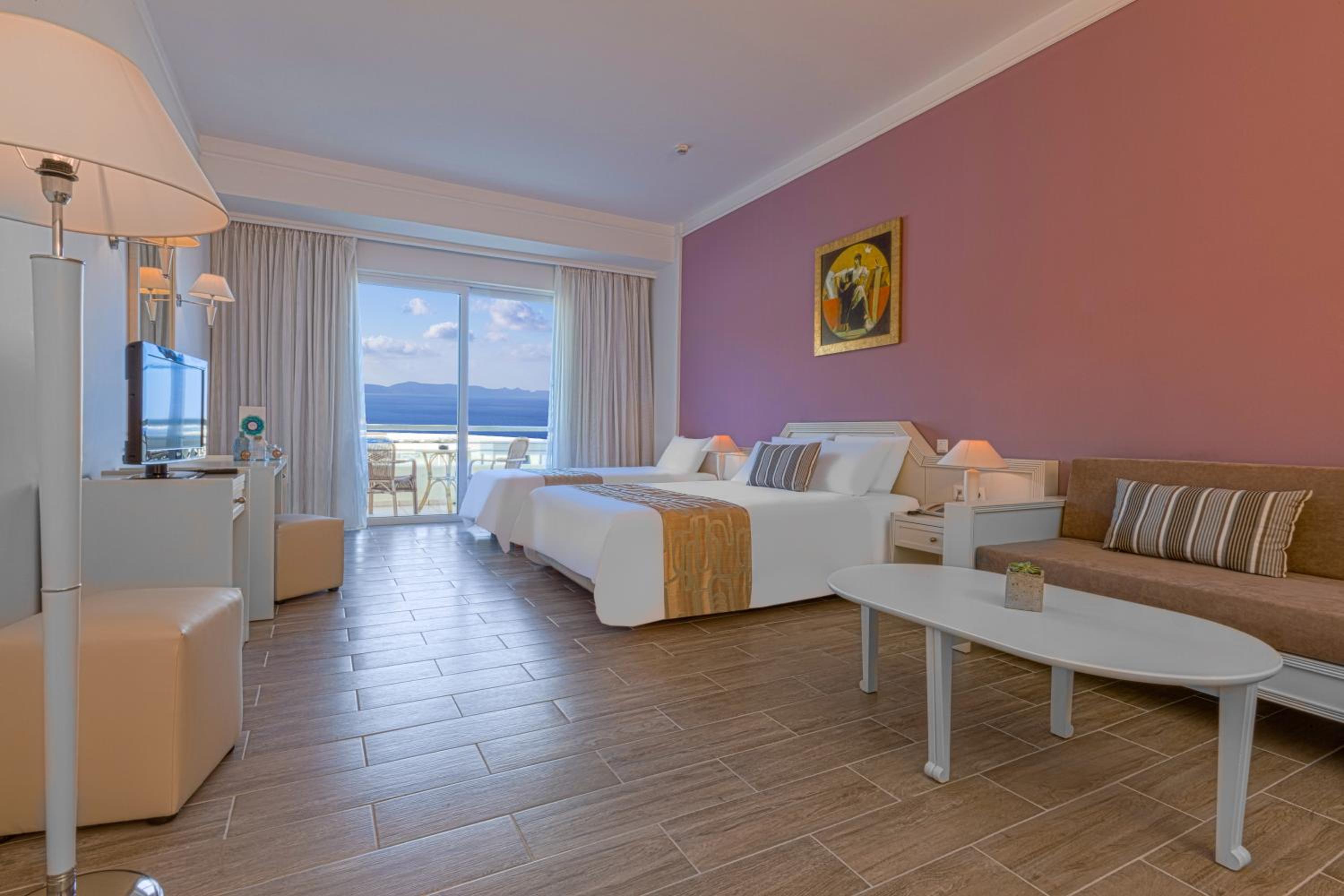 Superior Suite with Sea View - Photo 5