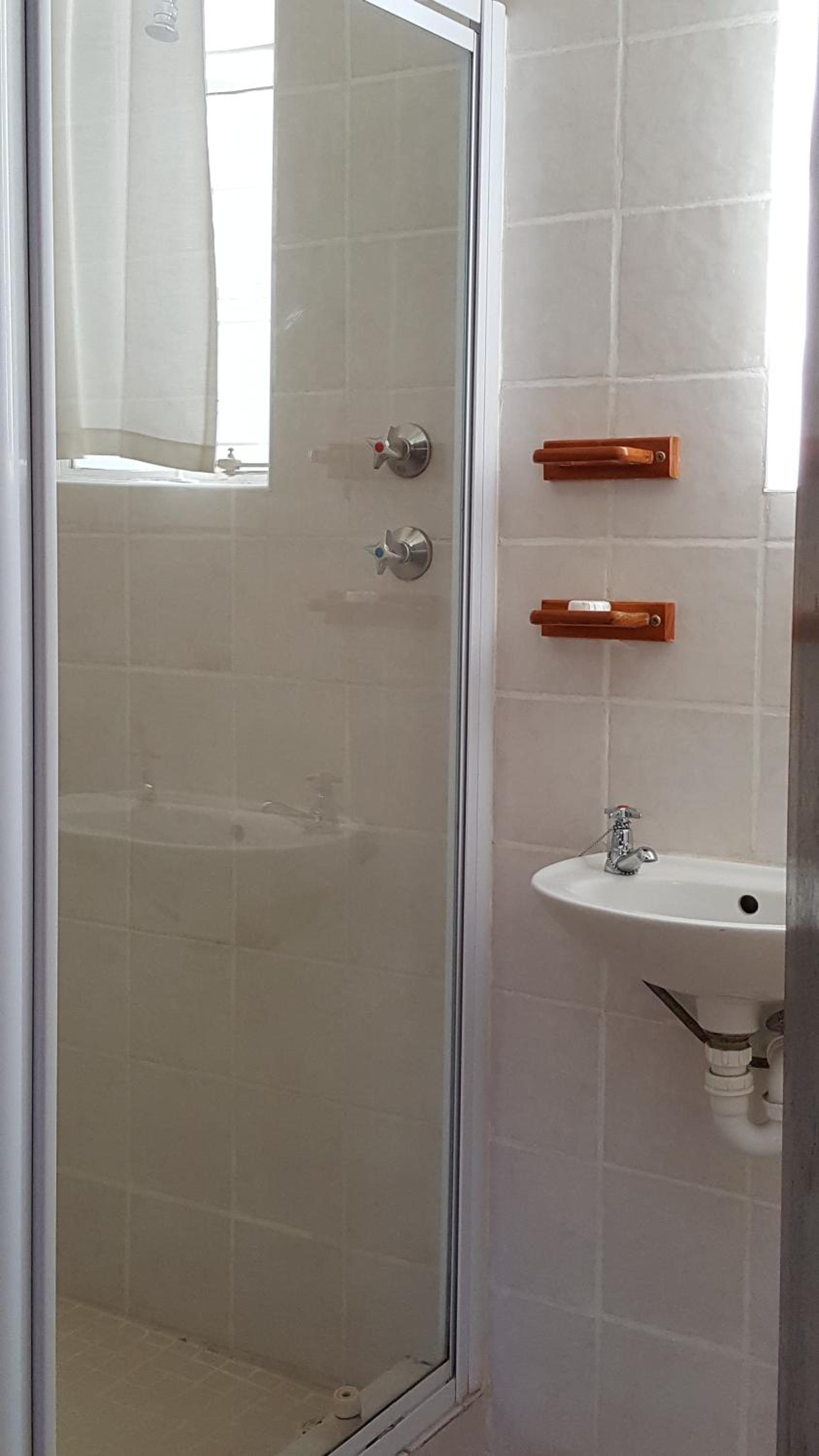 Three-Bedroom Cottage - Photo 3