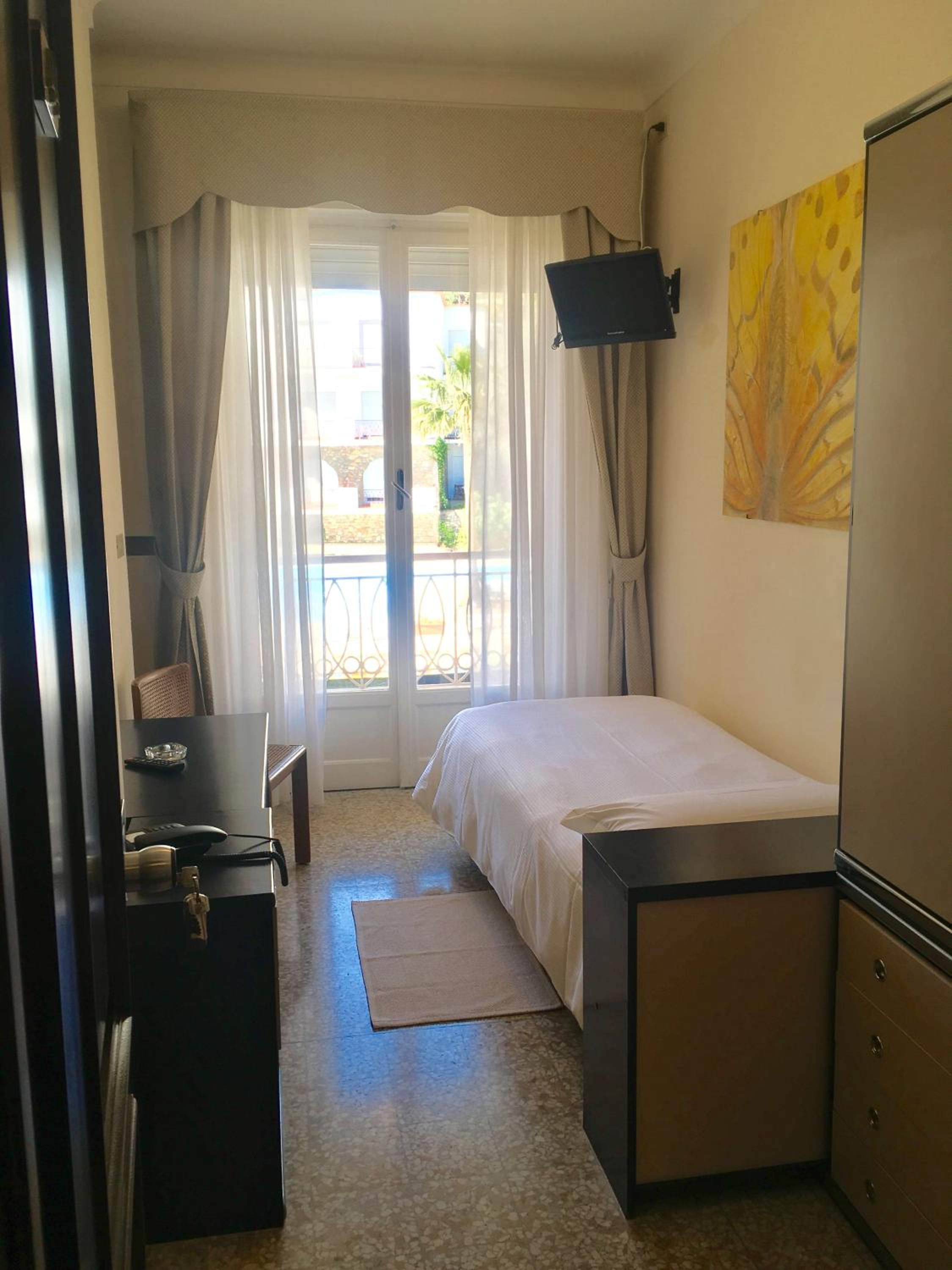 Single Room with Hill View