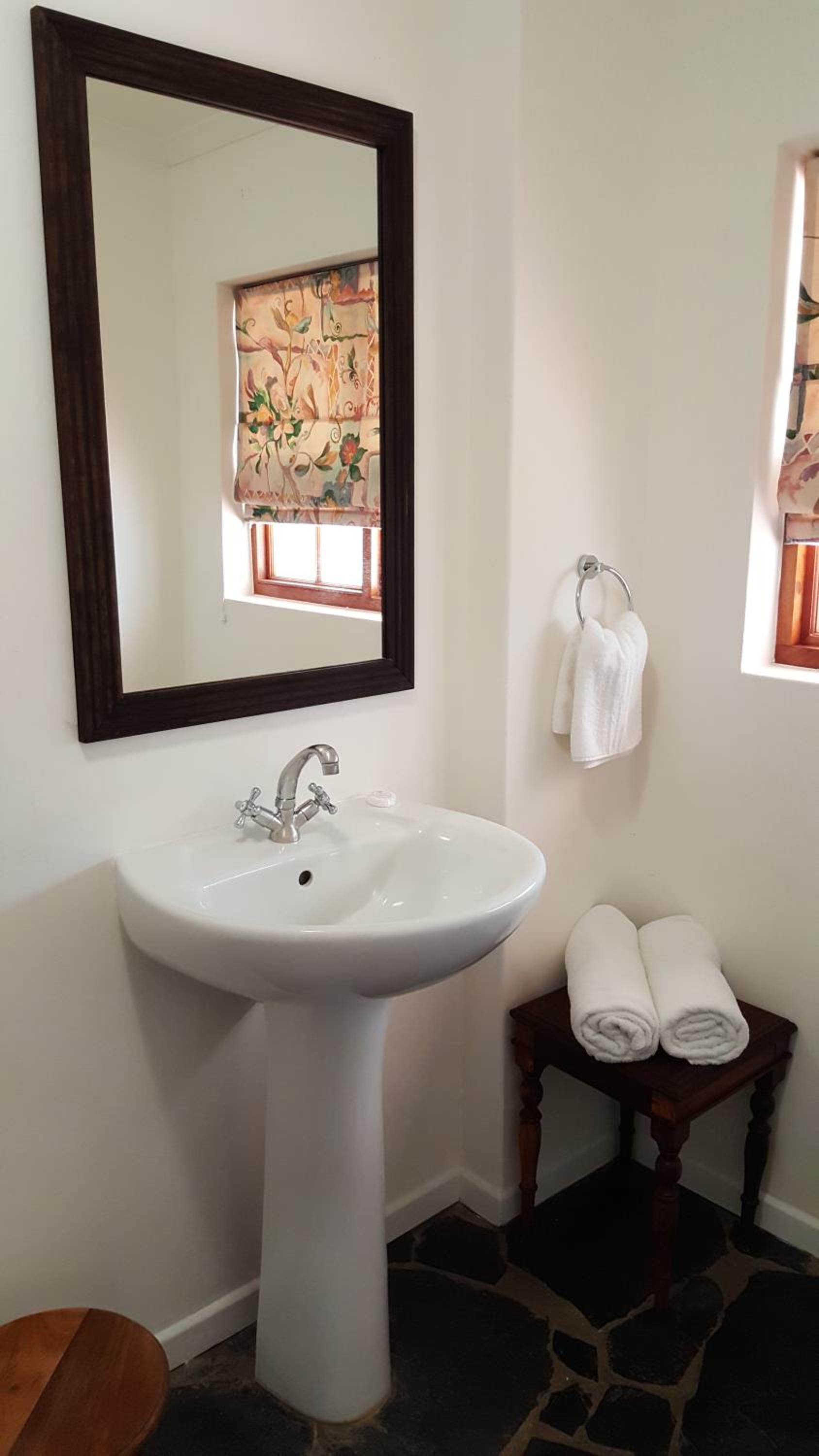 Luxury King Room - Photo 11