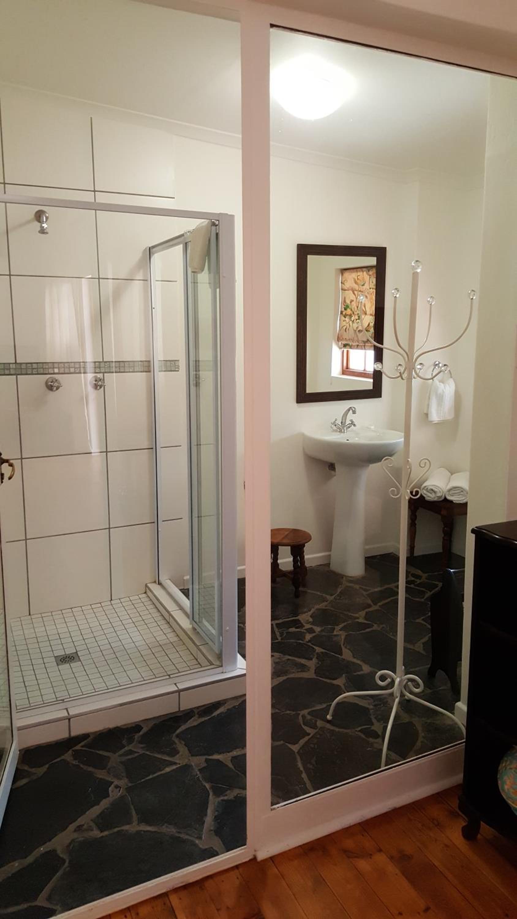 Luxury King Room - Photo 10