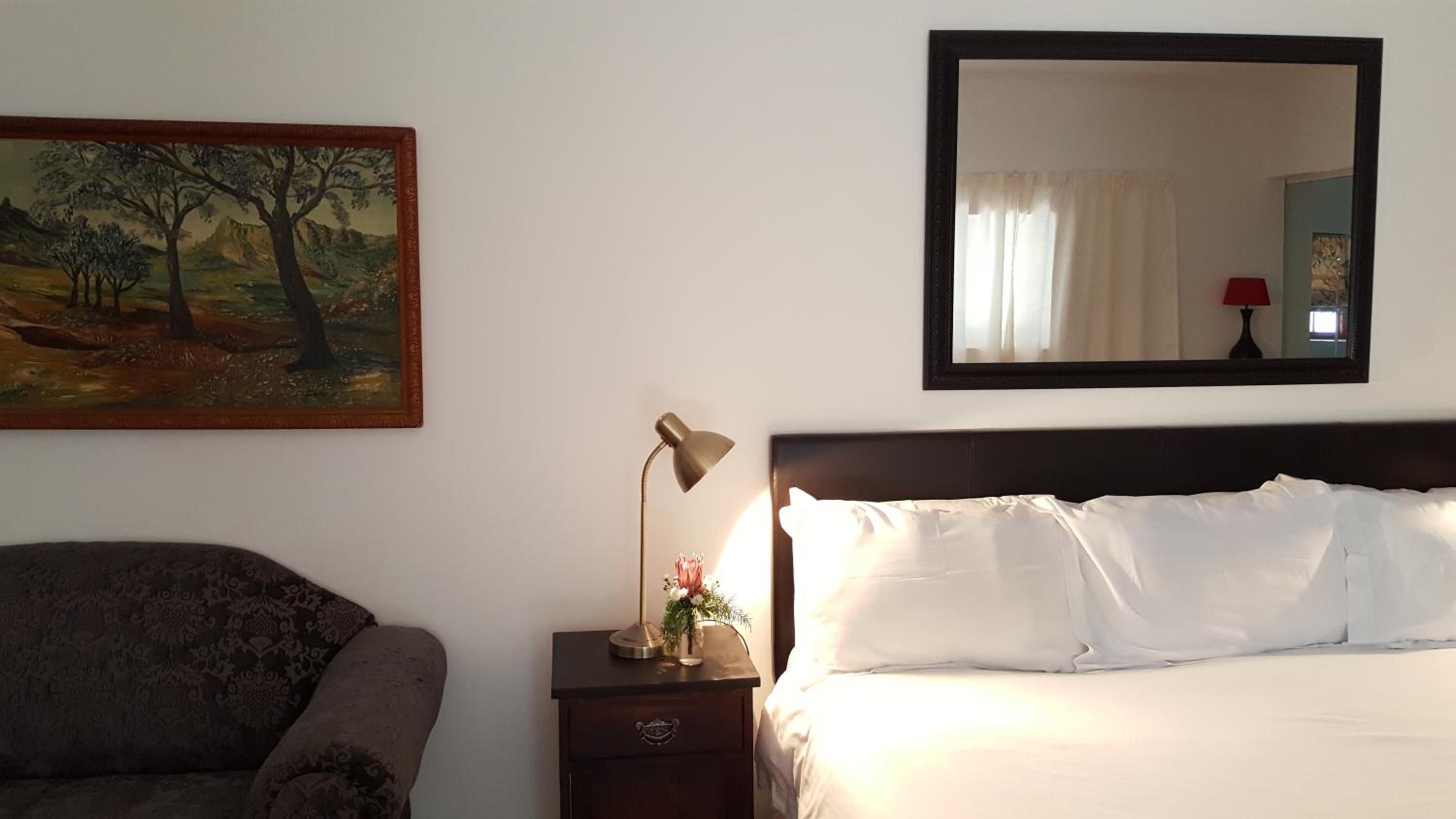 Luxury King Room - Photo 6