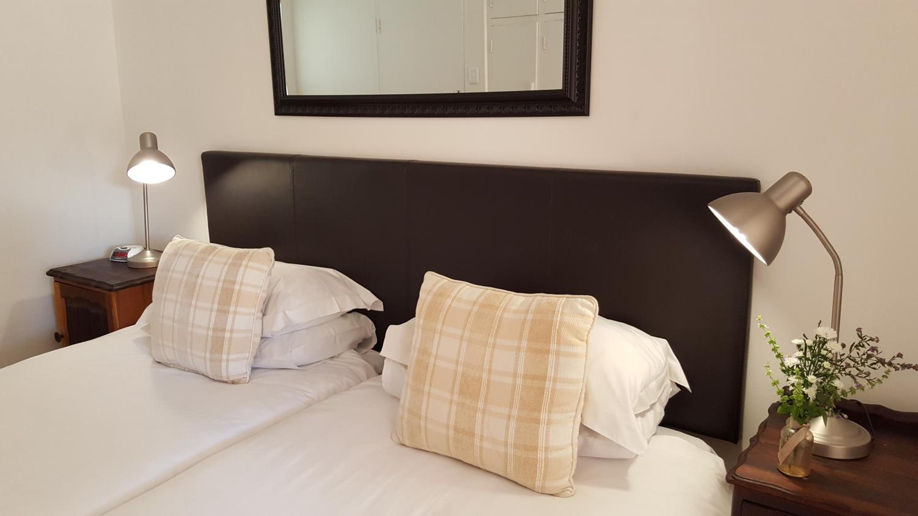 Twin Room - Photo 2