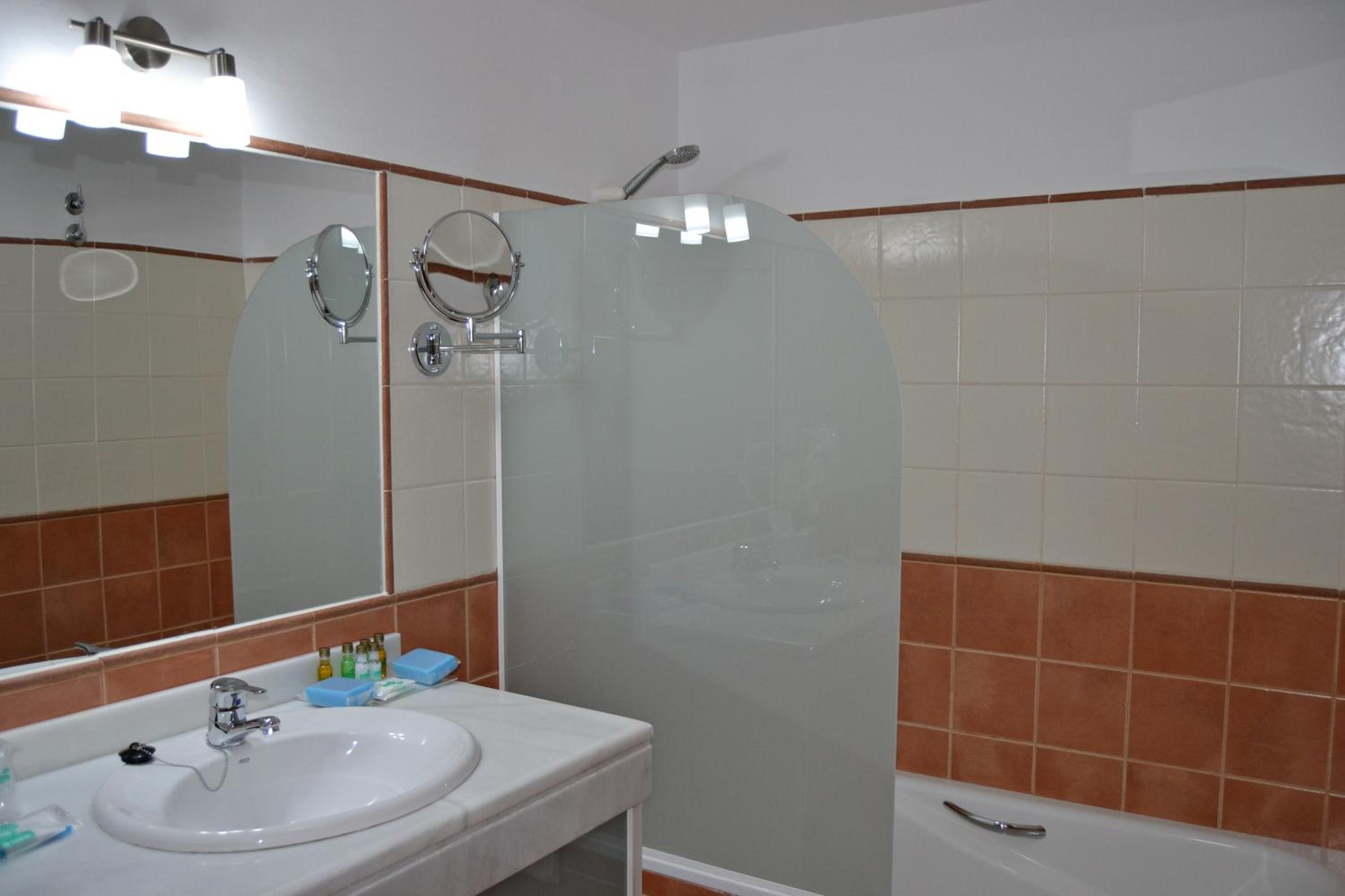 Standard Twin Room photo 3