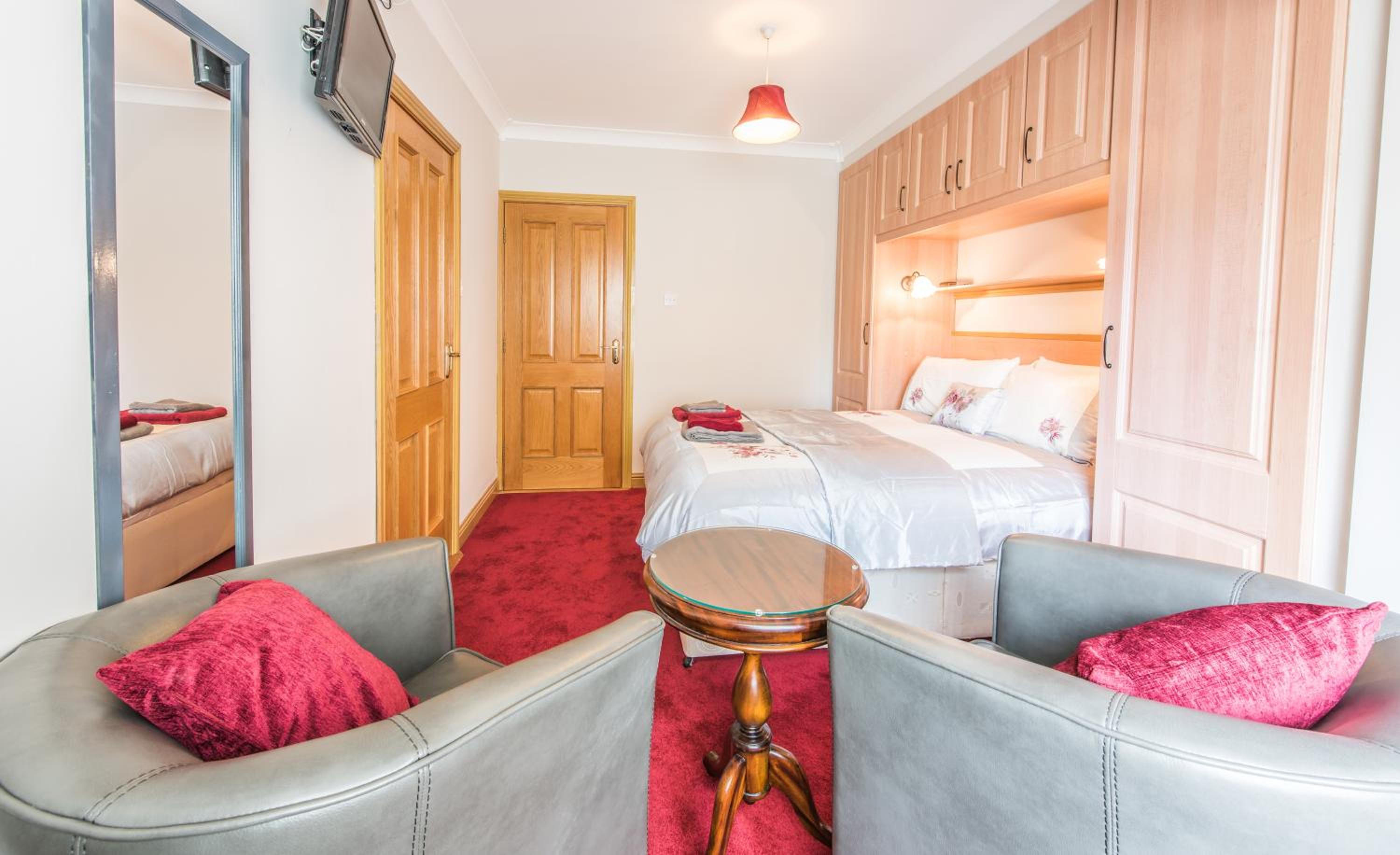 Double Room with Private Bathroom - Photo 5
