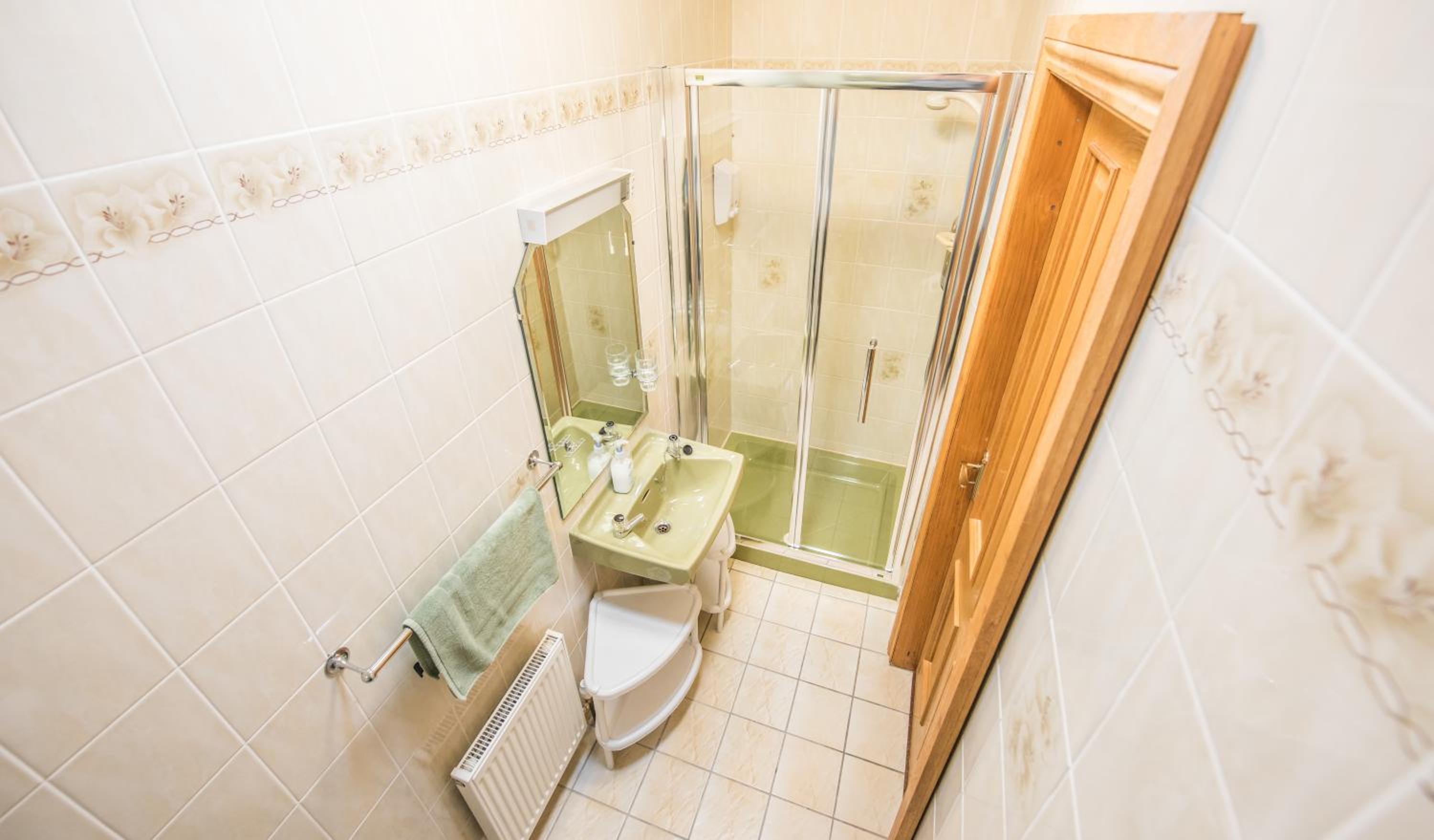 Double Room with Private Bathroom - Photo 2