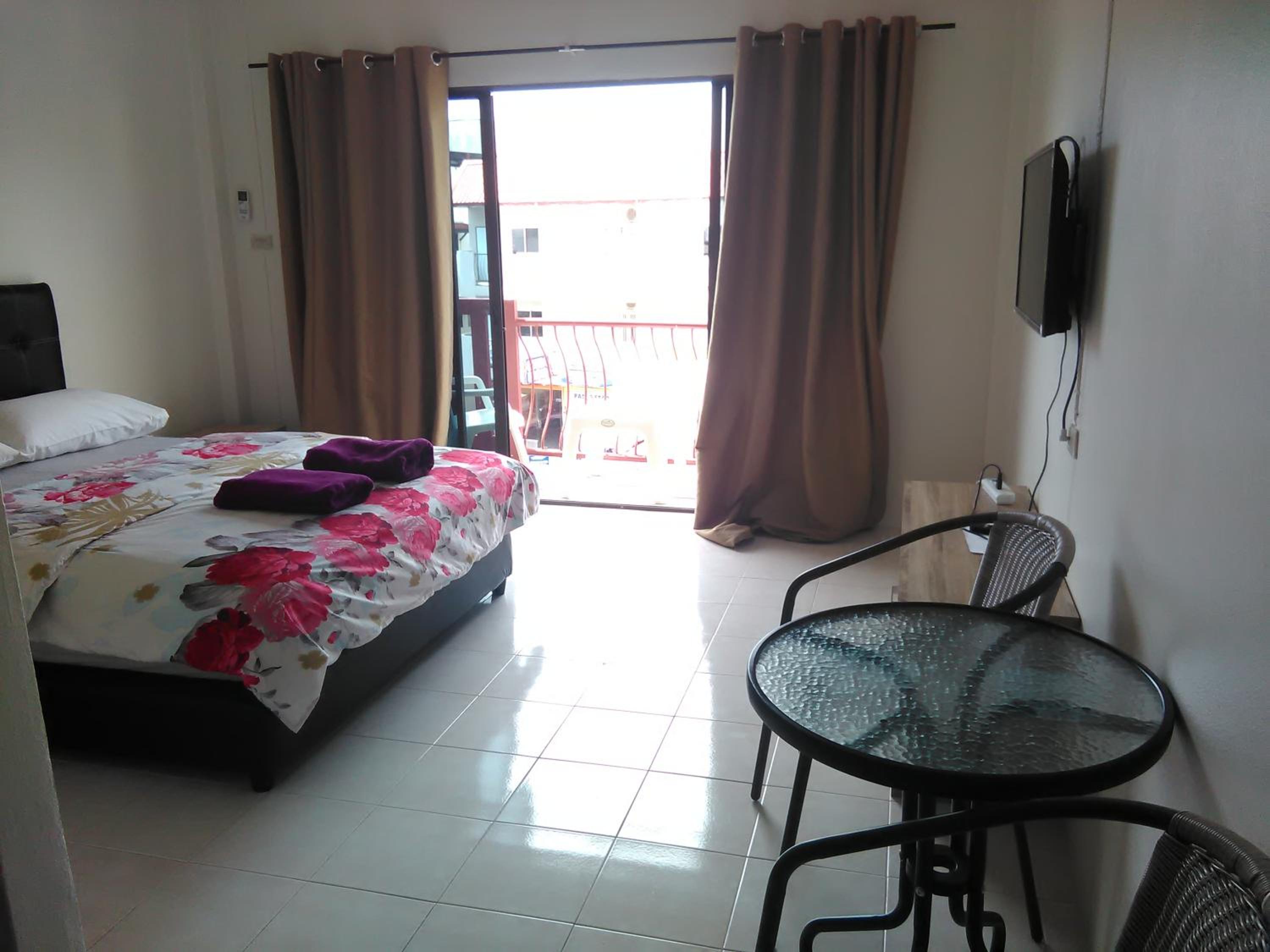 Apartment with Balcony photo 1