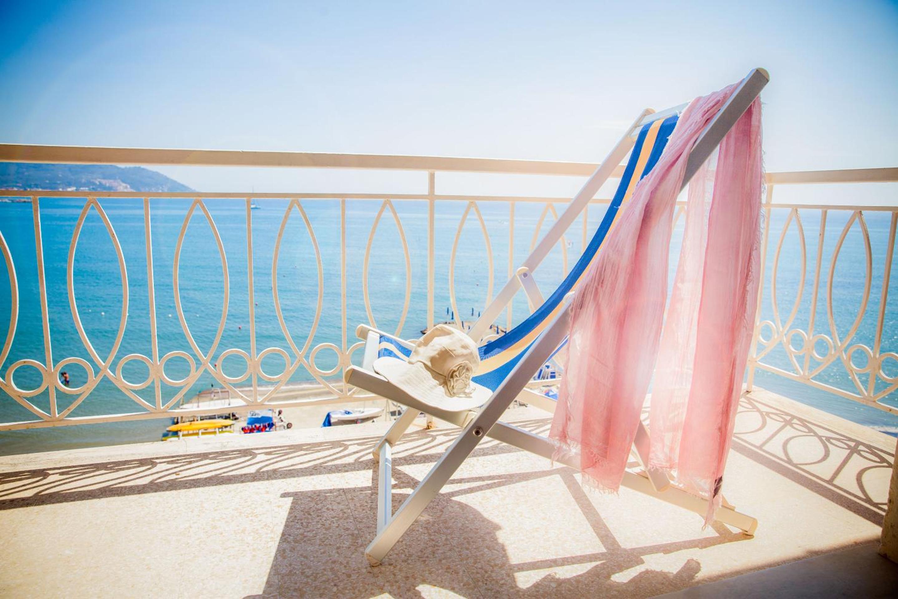 Deluxe Double Room with Sea View - Photo 8