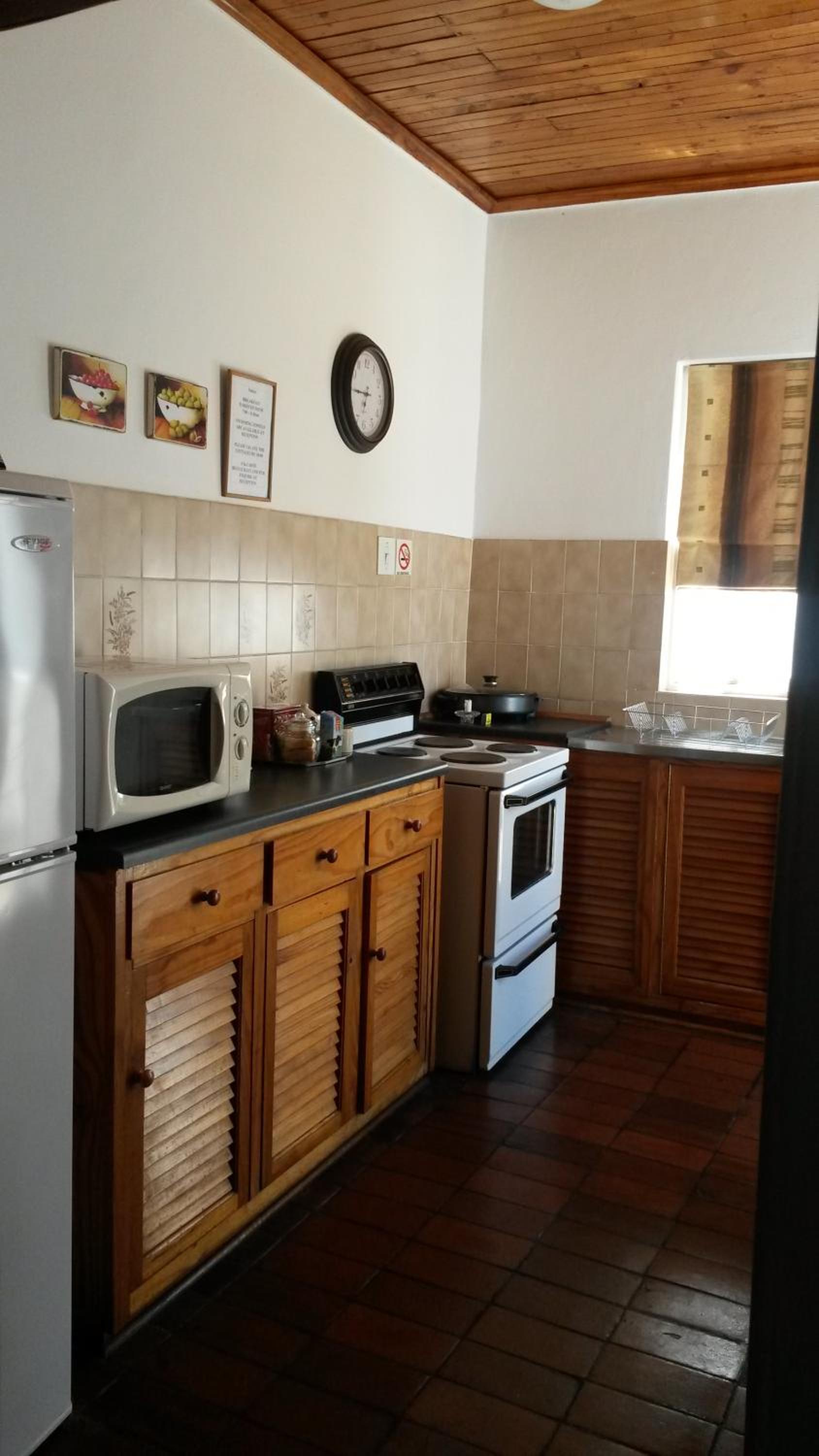 Two-Bedroom Cottage - Photo 4