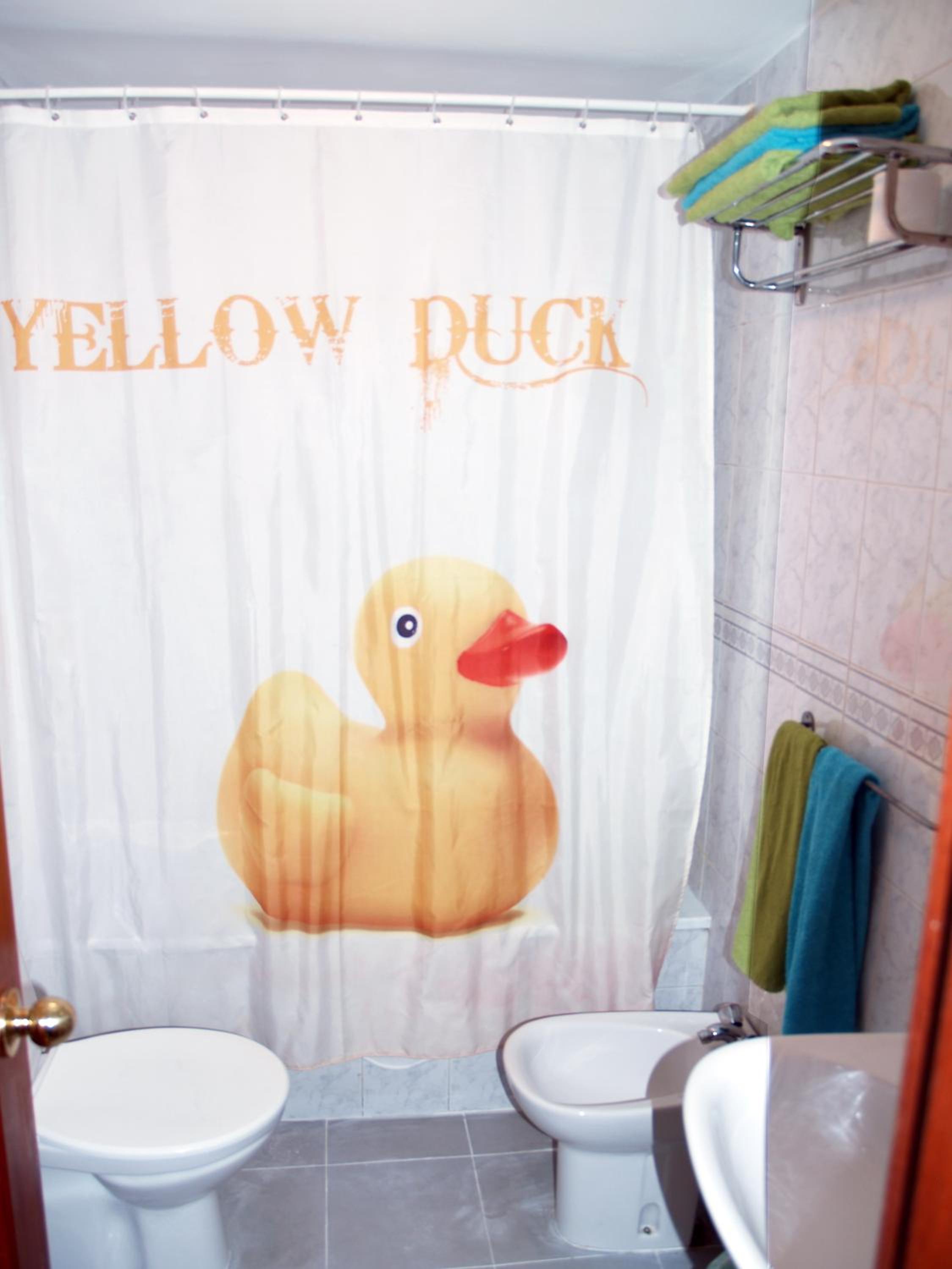 Quadruple Room with Bathroom - Photo 4