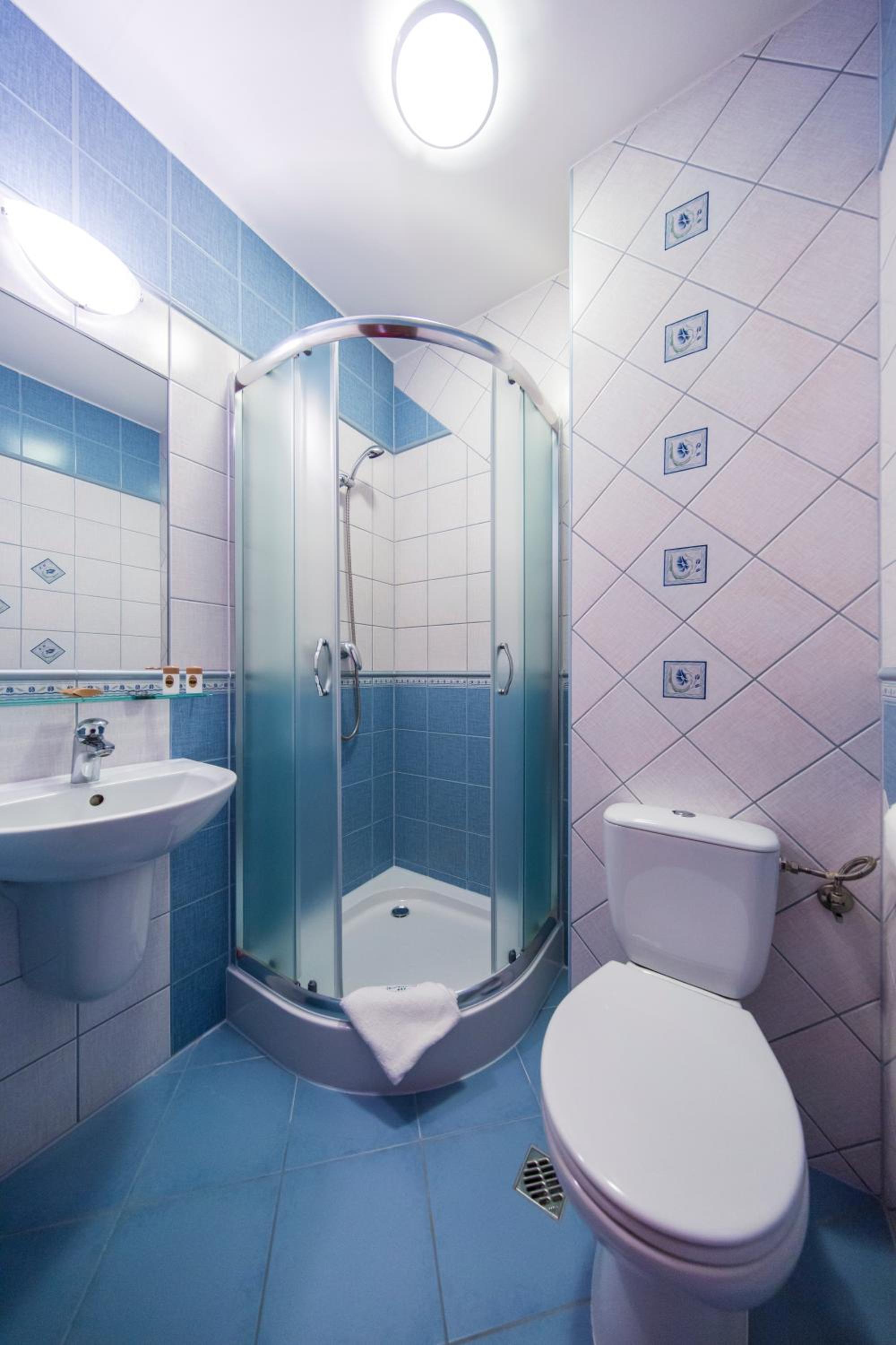 Double or Twin Room - Photo 7