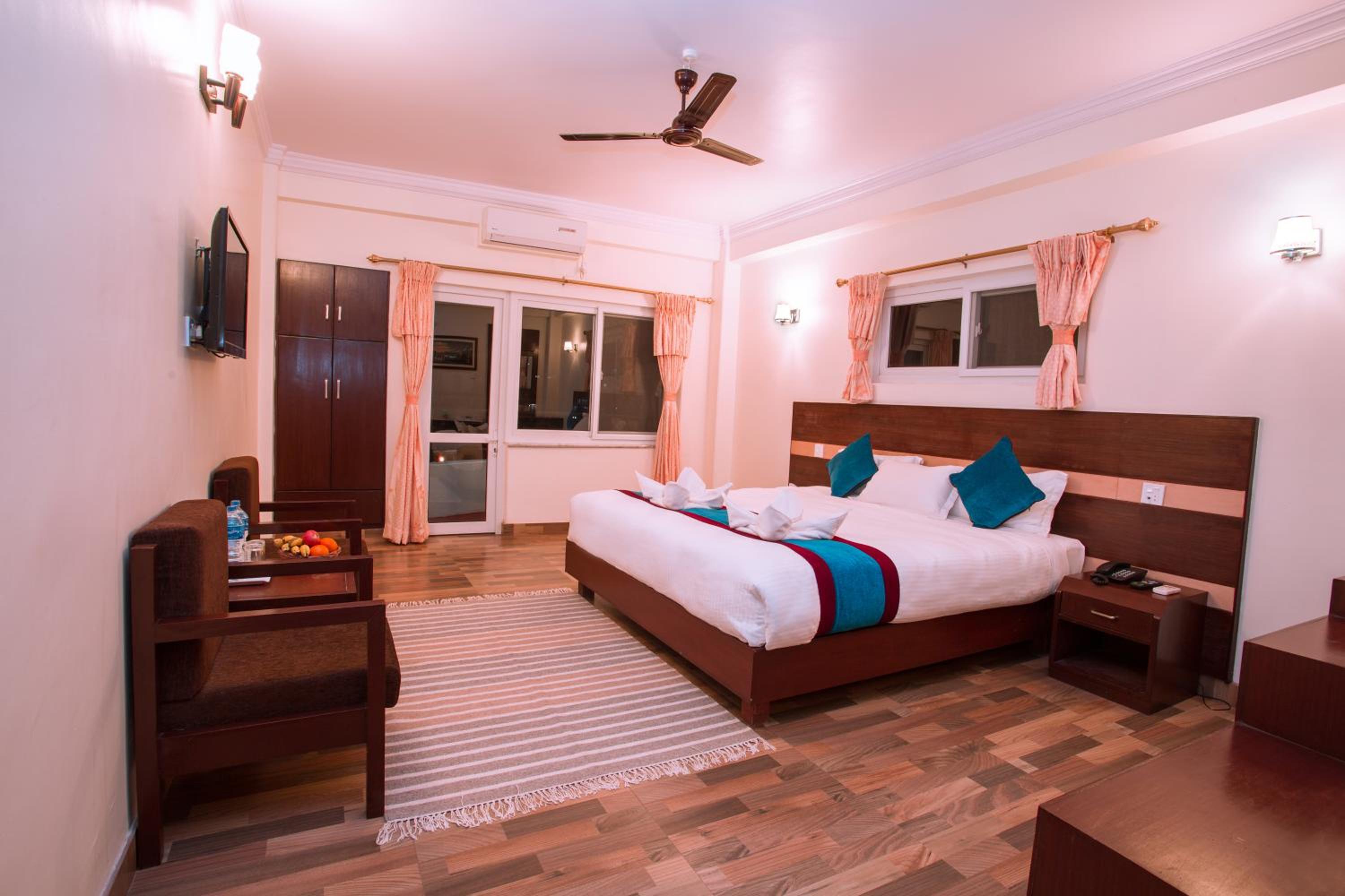 Deluxe King Room photo 2