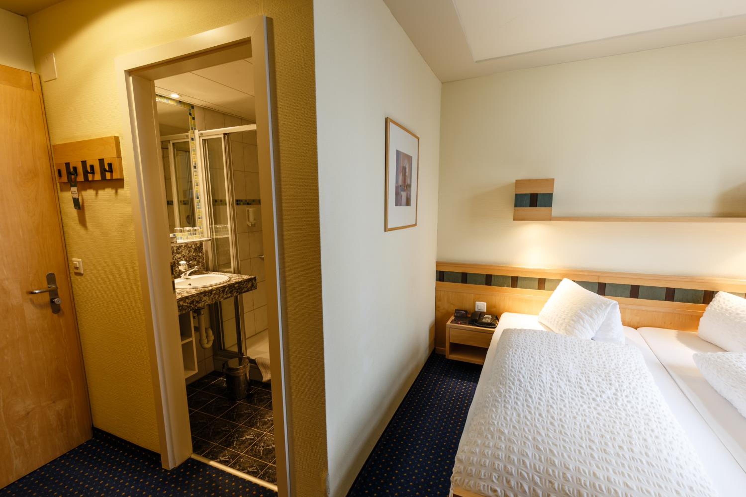 Economy Double Room - Photo 5